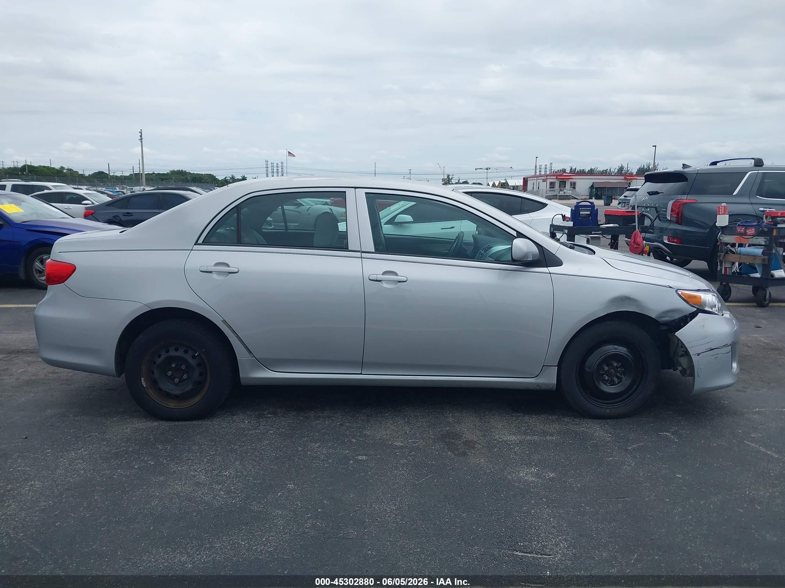 2013 Toyota Corolla L Silver vin: 2T1BU4EE3DC003480