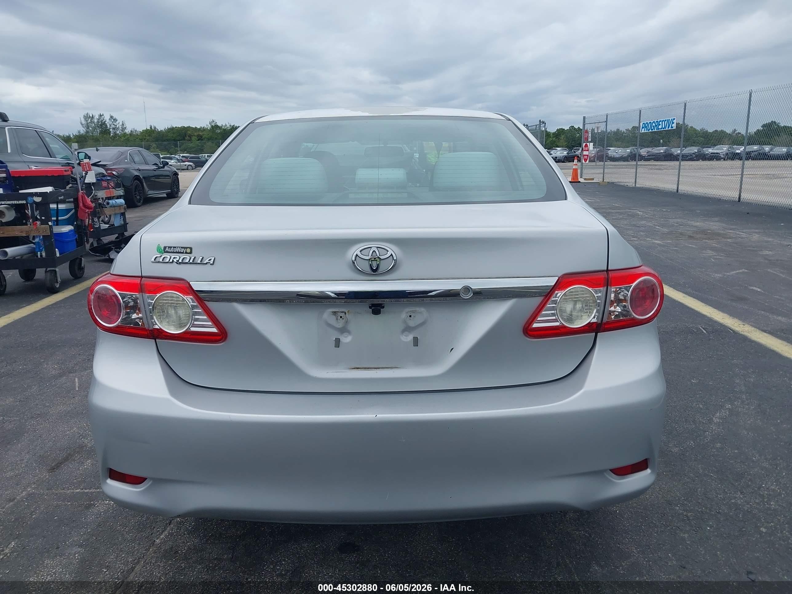 2013 Toyota Corolla L Silver vin: 2T1BU4EE3DC003480