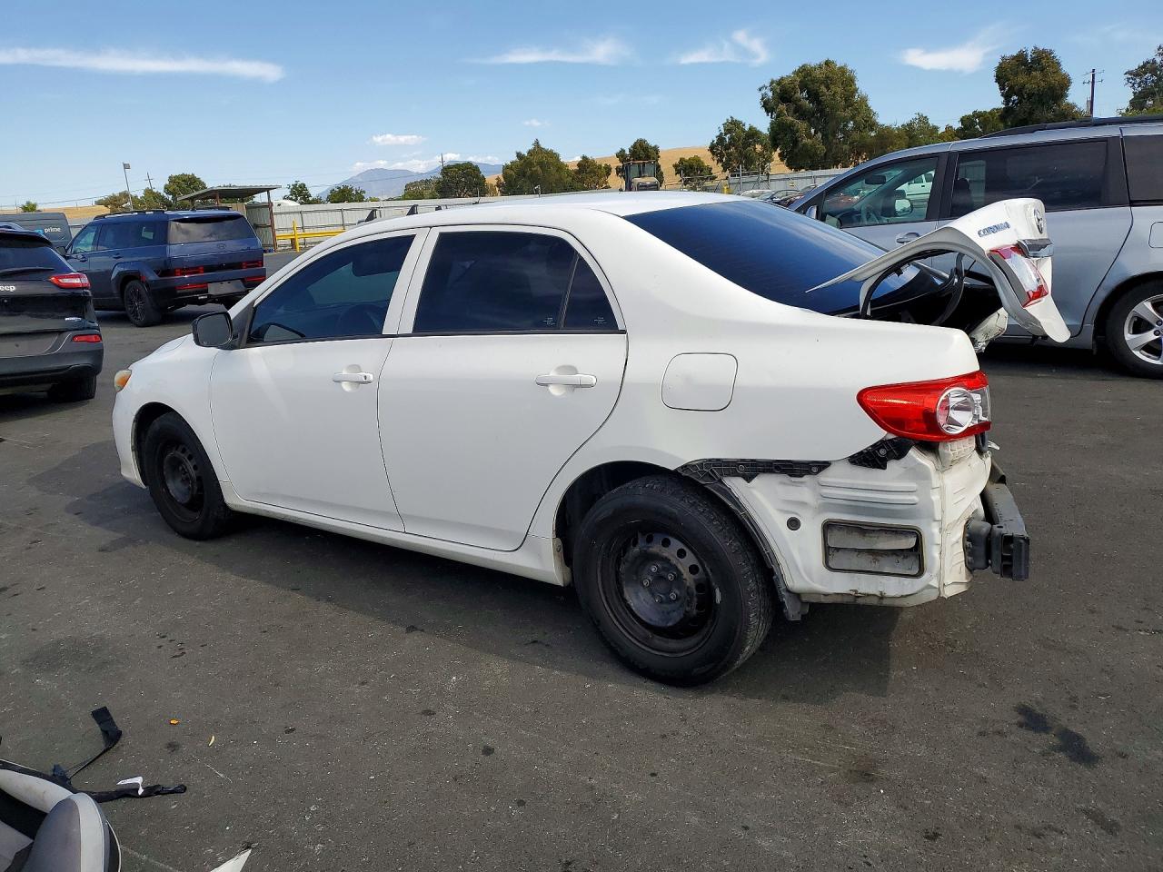 2013 Toyota Corolla L Белый vin: 2T1BU4EE3DC008775