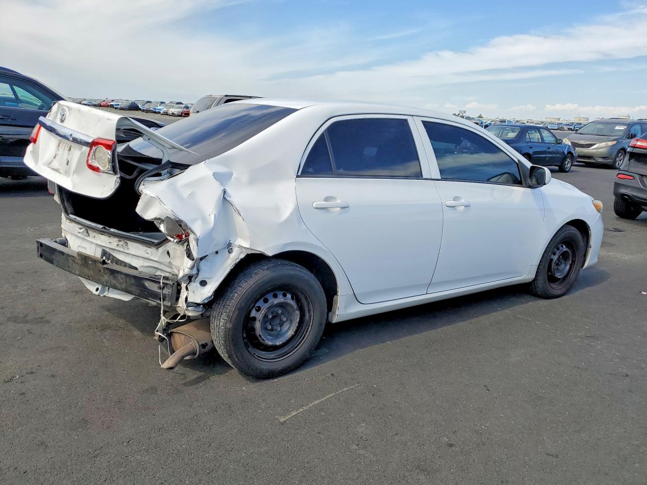 2013 Toyota Corolla L Белый vin: 2T1BU4EE3DC008775