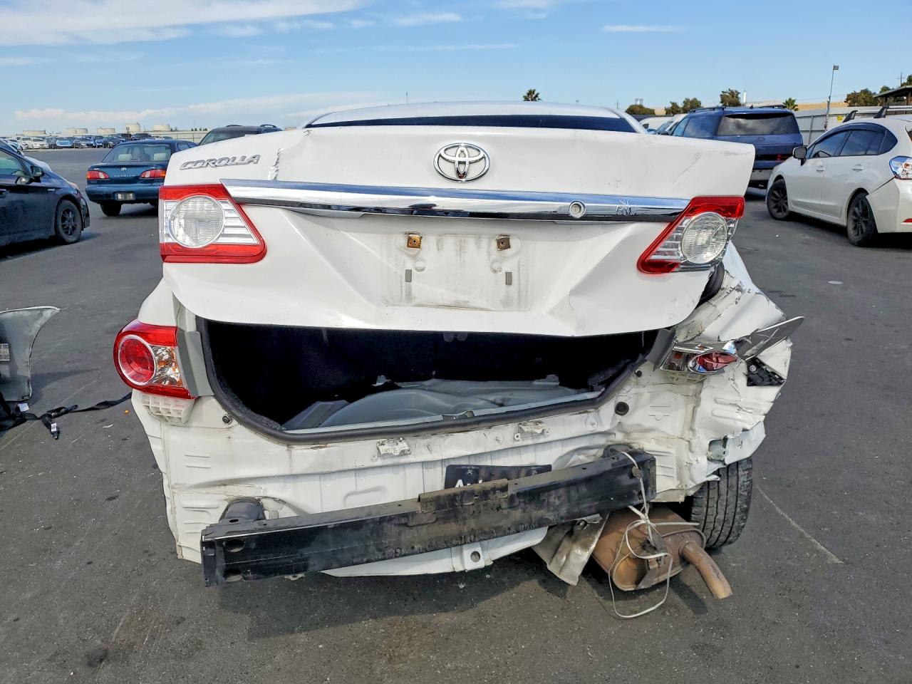 2013 Toyota Corolla L Белый vin: 2T1BU4EE3DC008775