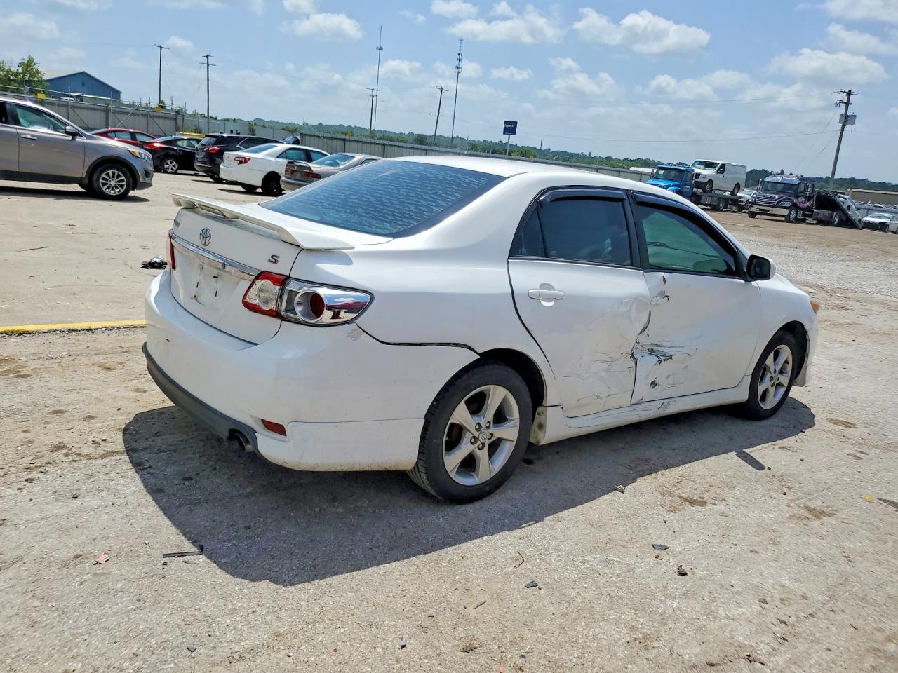 2013 Toyota Corolla S White vin: 2T1BU4EE3DC014429