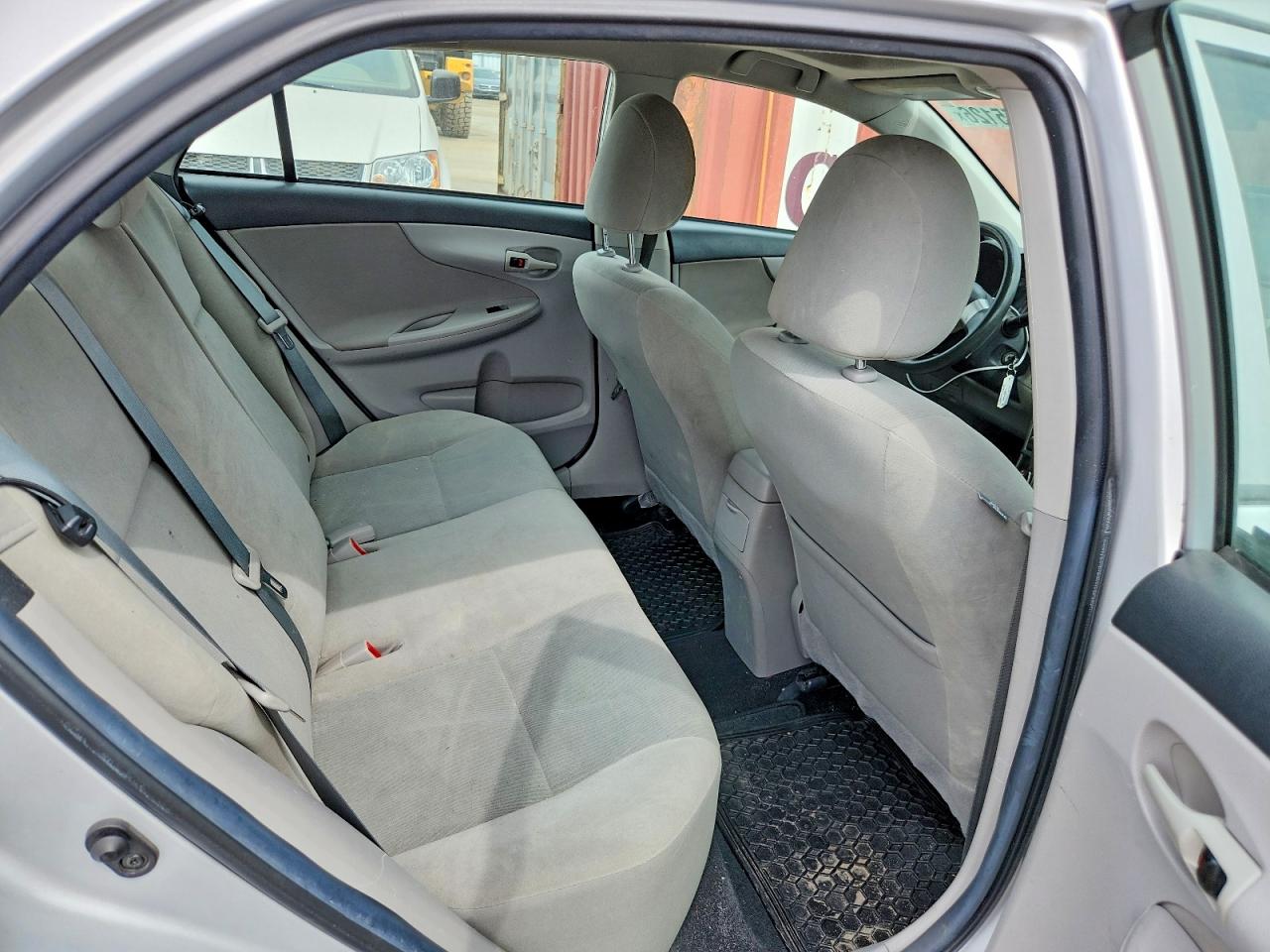 2013 Toyota Corolla Silver vin: 2T1BU4EE3DC015838