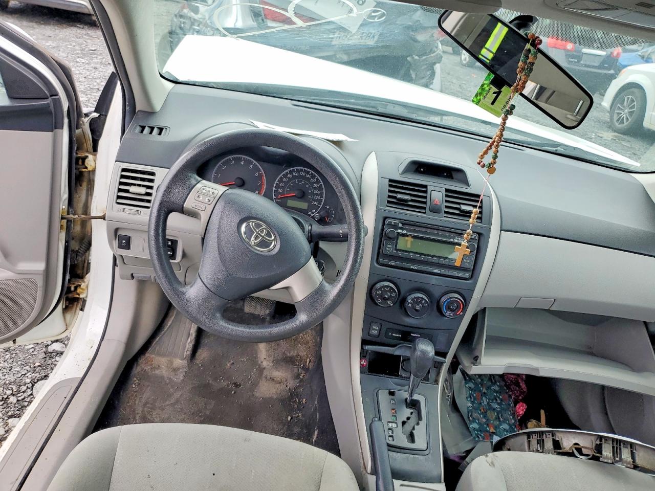 2013 Toyota Corolla L White vin: 2T1BU4EE3DC056678