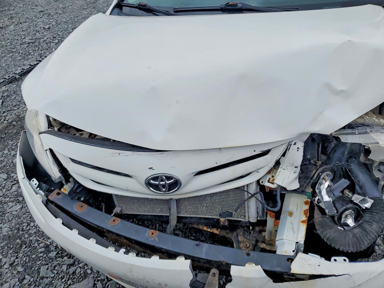 2013 Toyota Corolla L White vin: 2T1BU4EE3DC056678