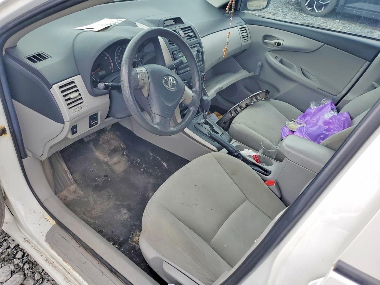 2013 Toyota Corolla L White vin: 2T1BU4EE3DC056678