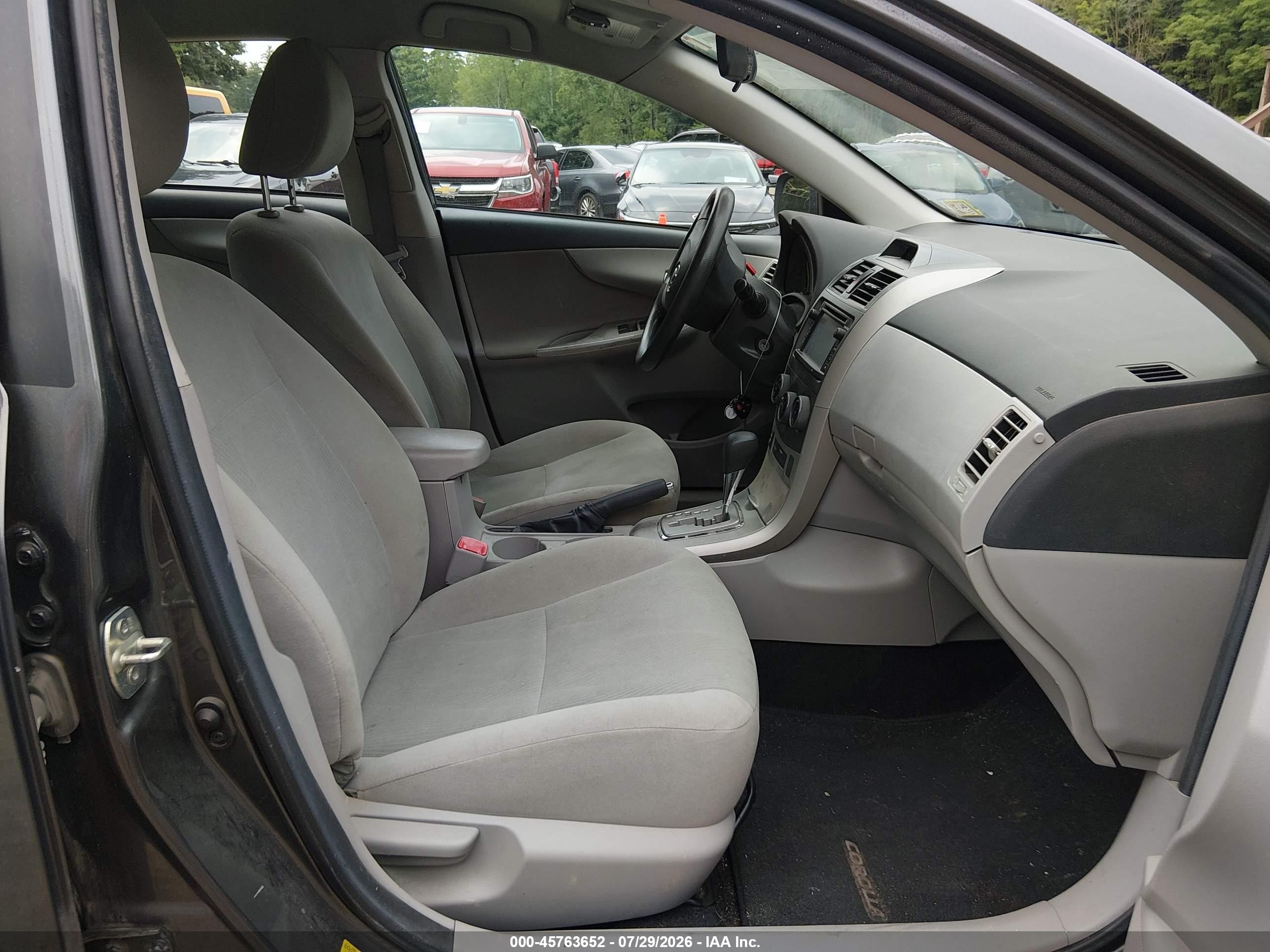 2013 Toyota Corolla Le Gray vin: 2T1BU4EE3DC099983