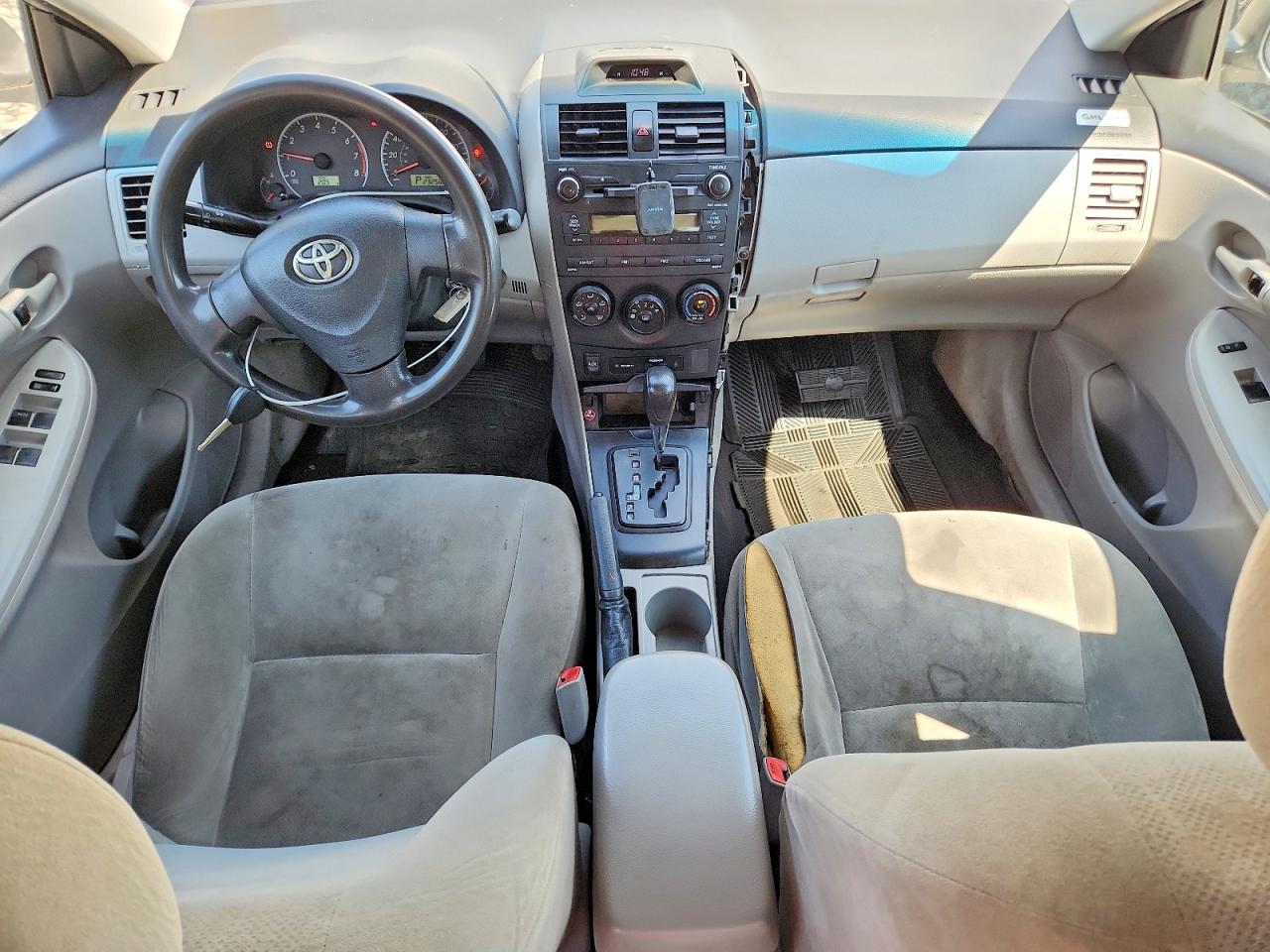 2013 Toyota Corolla L Silver vin: 2T1BU4EE3DC104079