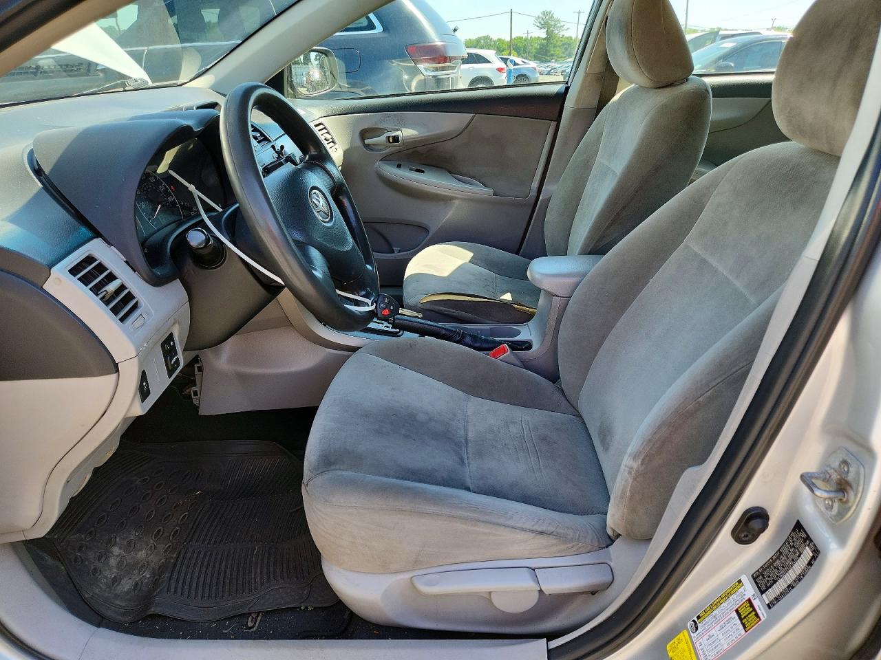 2013 Toyota Corolla L Silver vin: 2T1BU4EE3DC104079