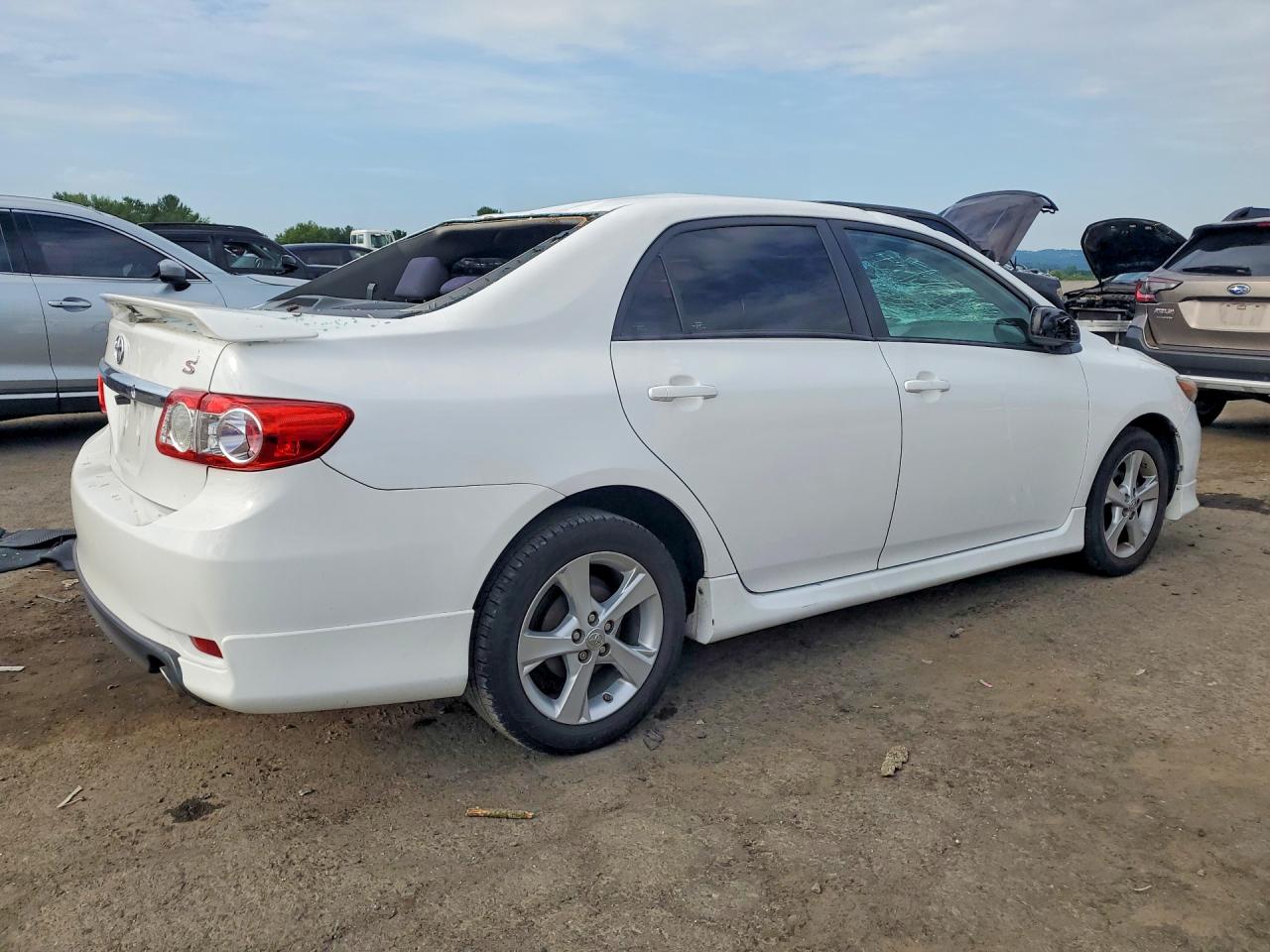 2013 Toyota Corolla S White vin: 2T1BU4EE3DC111906