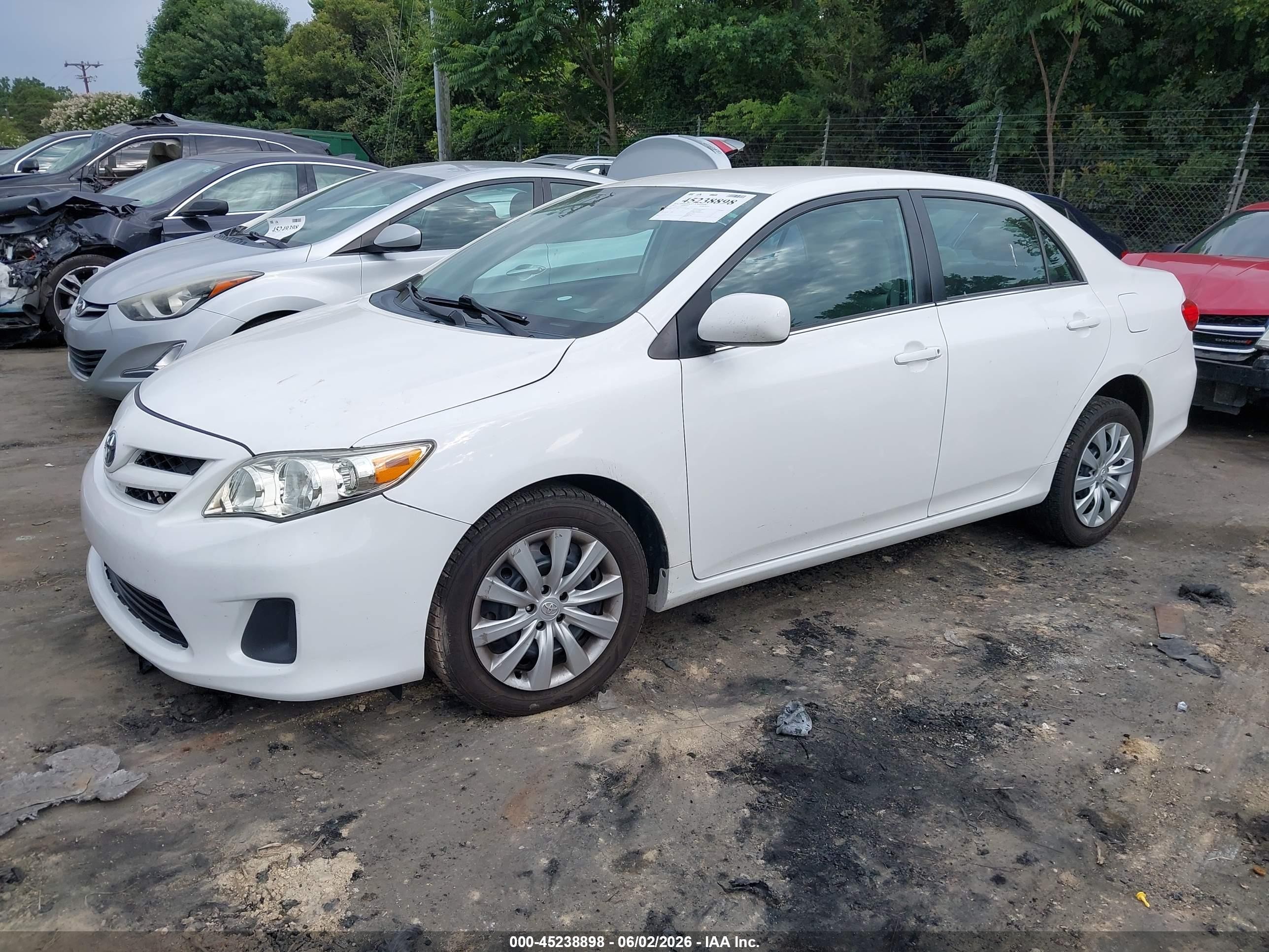 2013 Toyota Corolla Le White vin: 2T1BU4EE3DC123750