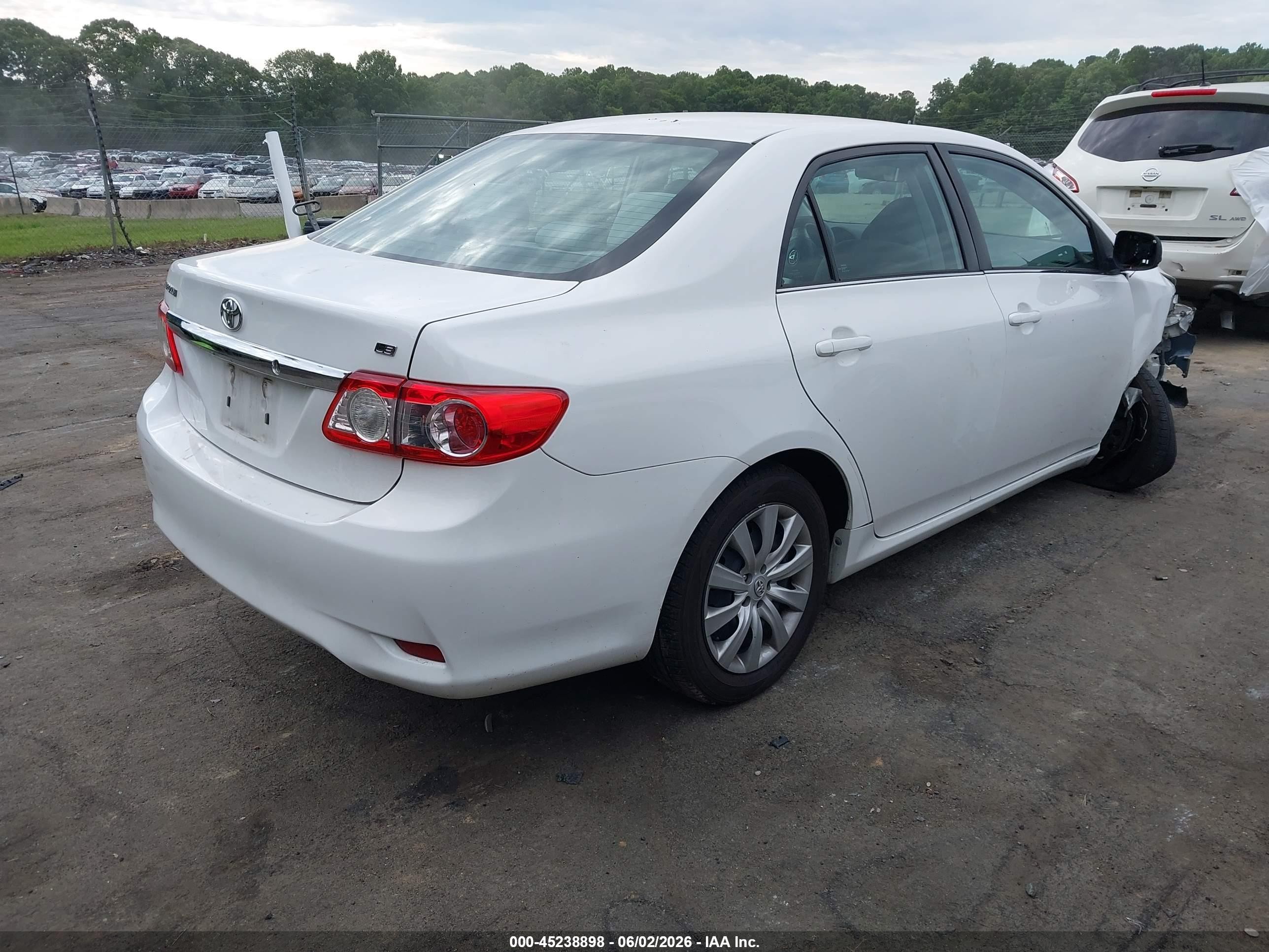 2013 Toyota Corolla Le White vin: 2T1BU4EE3DC123750