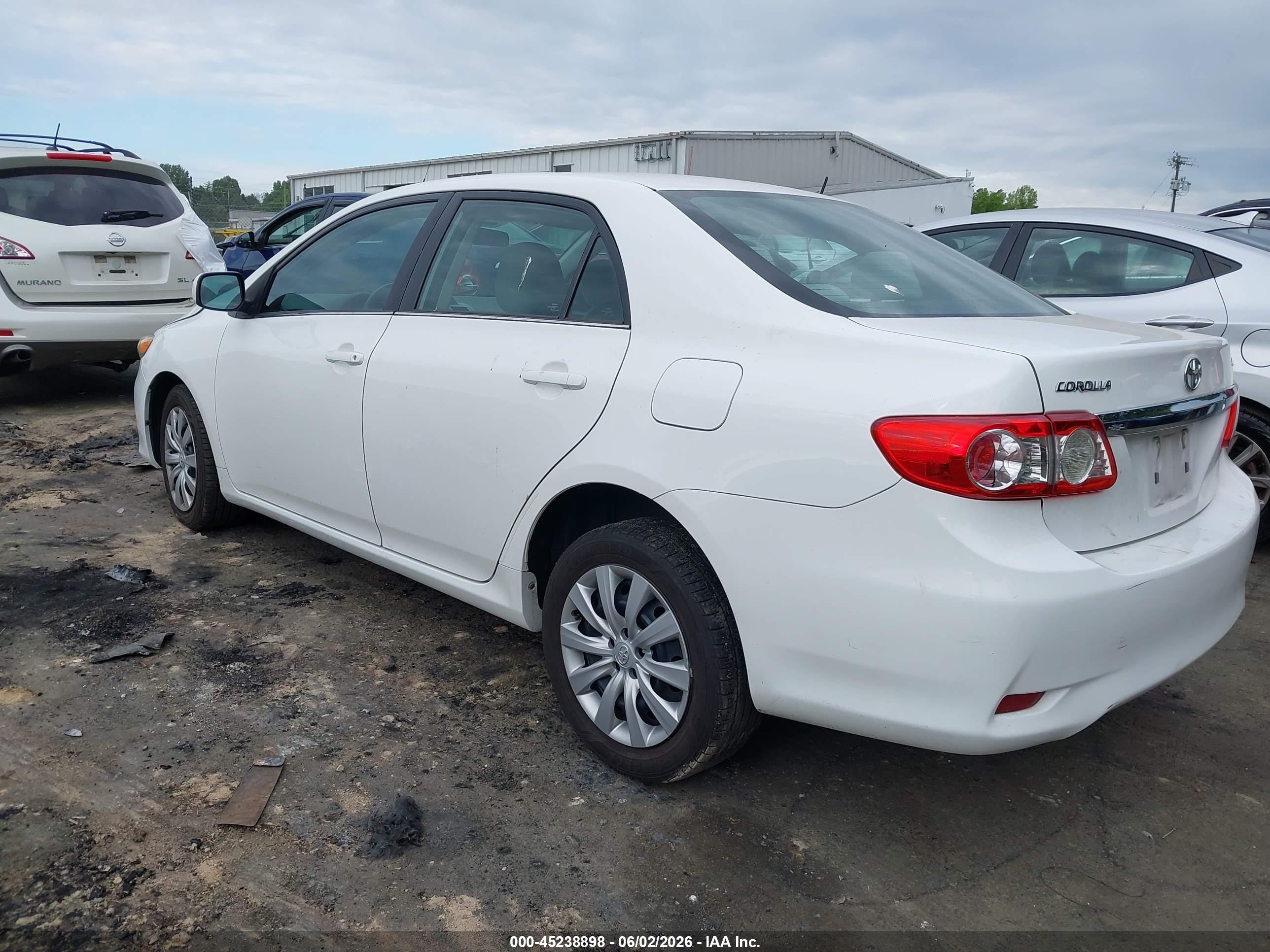 2013 Toyota Corolla Le White vin: 2T1BU4EE3DC123750