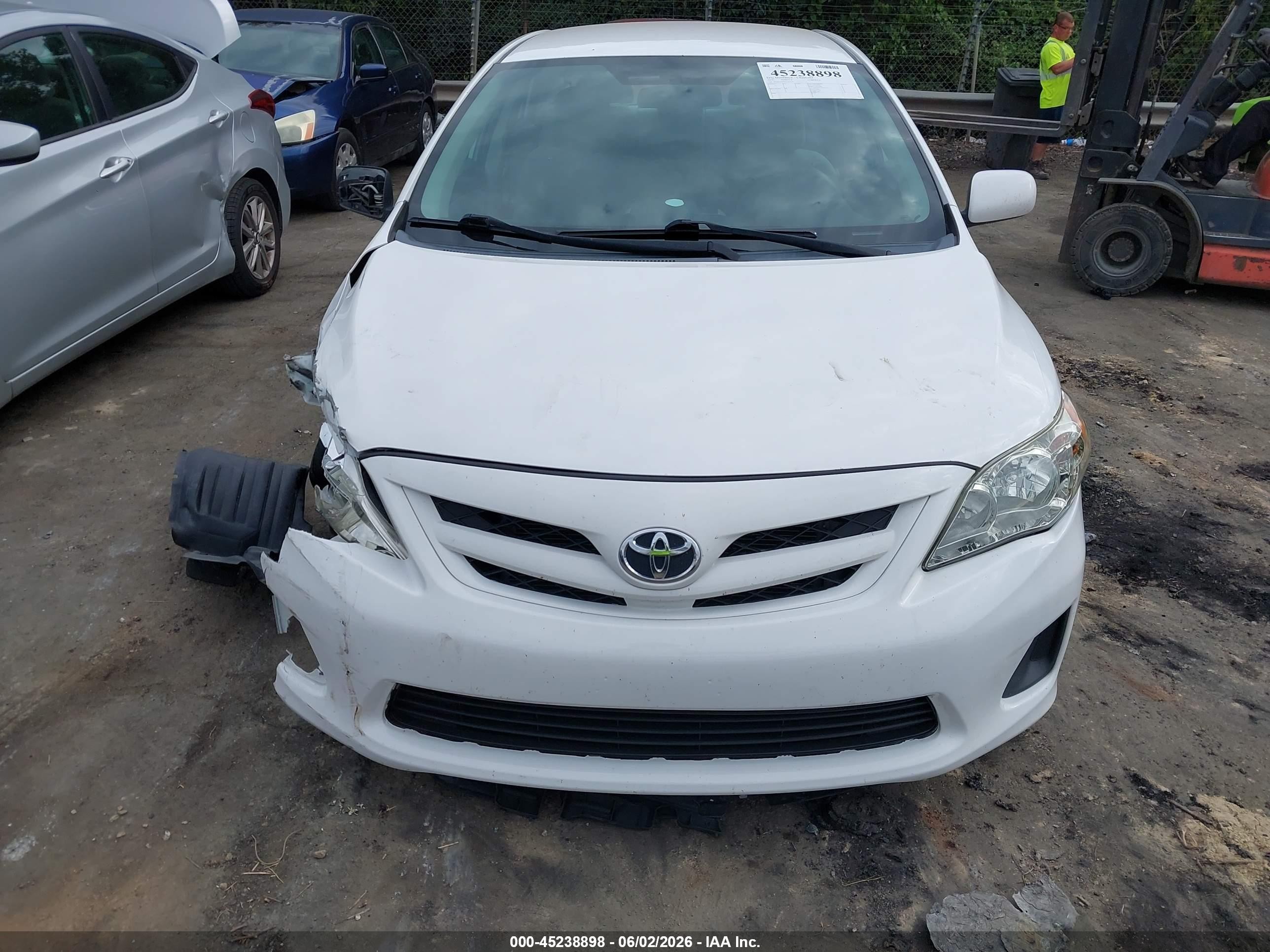 2013 Toyota Corolla Le White vin: 2T1BU4EE3DC123750