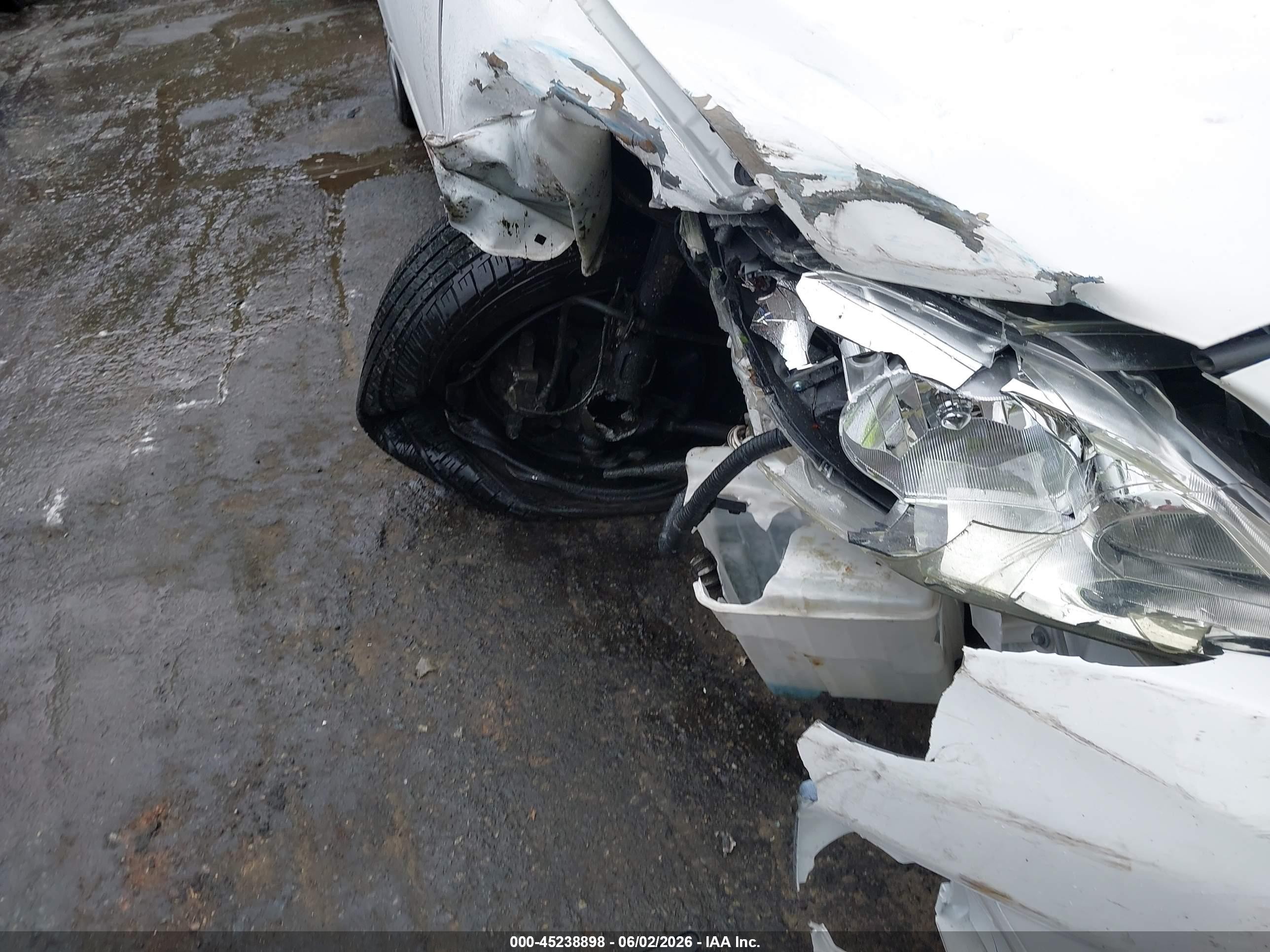 2013 Toyota Corolla Le White vin: 2T1BU4EE3DC123750