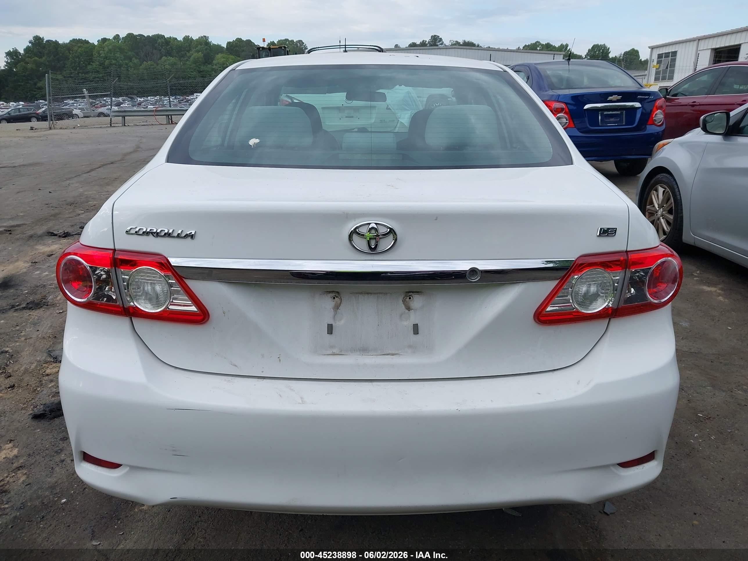 2013 Toyota Corolla Le White vin: 2T1BU4EE3DC123750