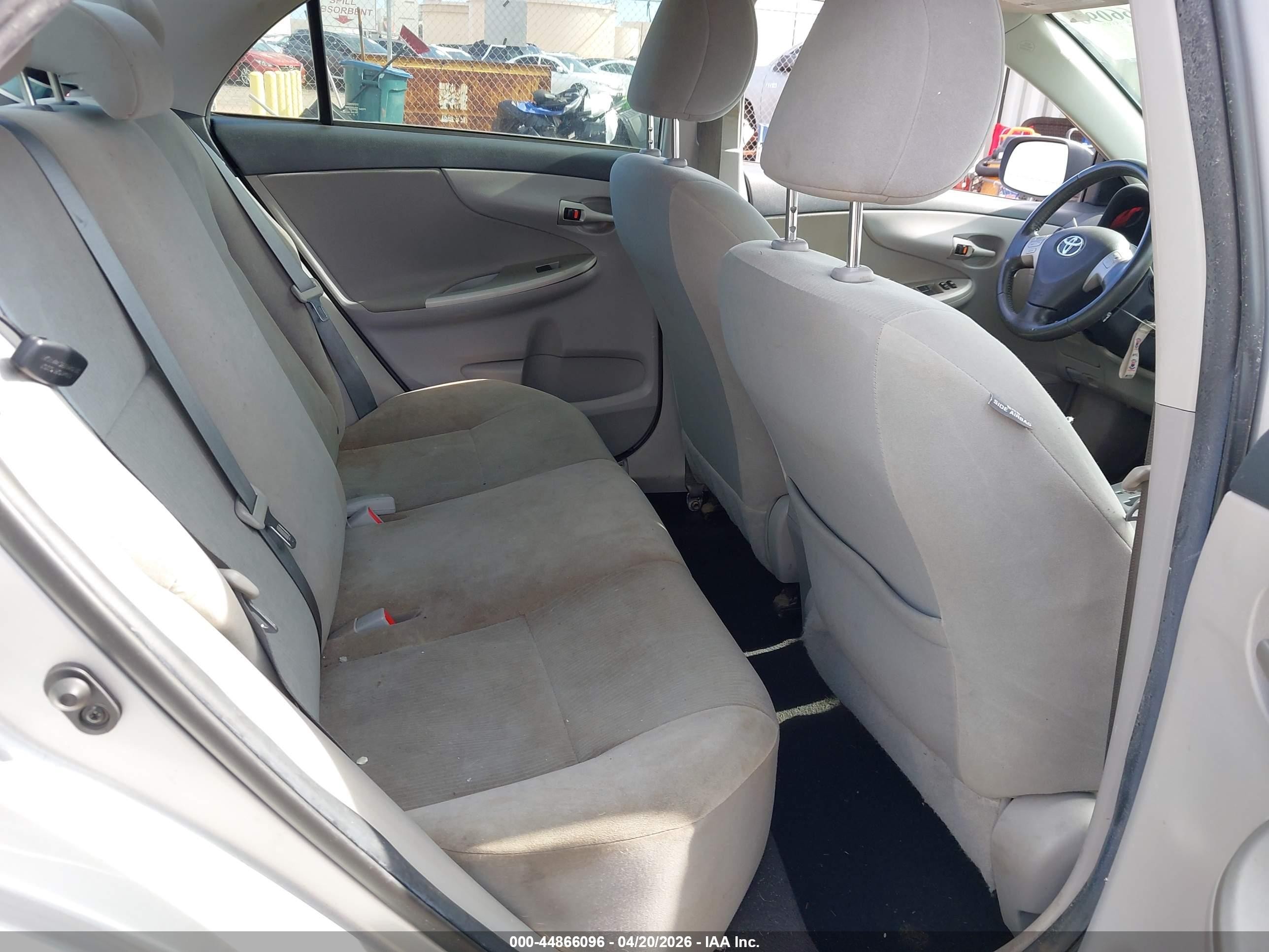 2013 Toyota Corolla   Silver vin: 2T1BU4EE3DC933105