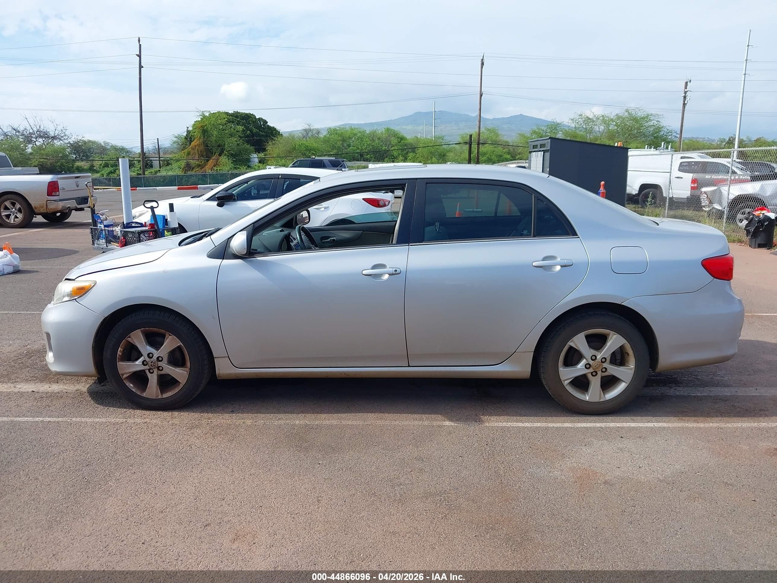 2013 Toyota Corolla   Silver vin: 2T1BU4EE3DC933105