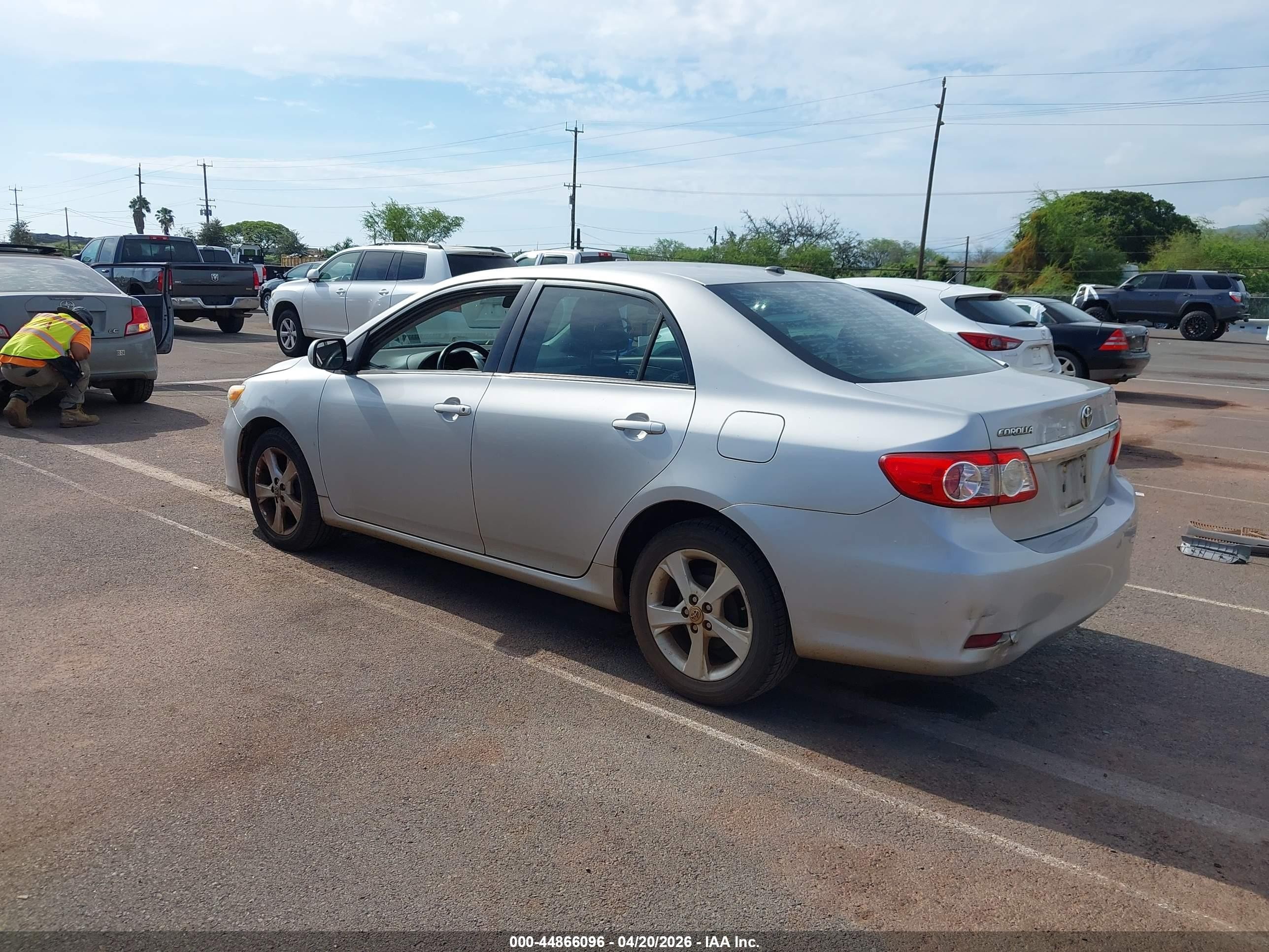2013 Toyota Corolla   Silver vin: 2T1BU4EE3DC933105