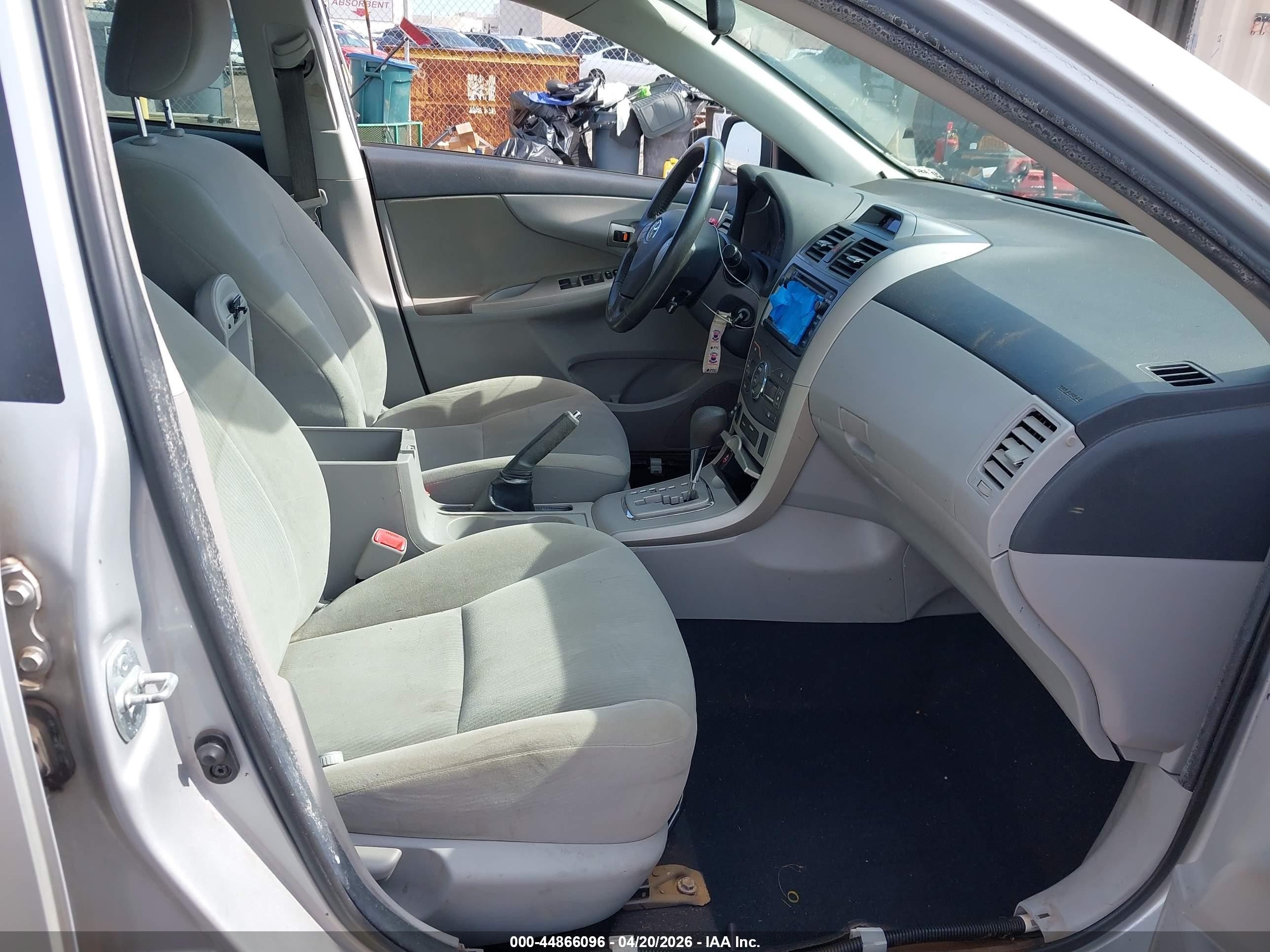 2013 Toyota Corolla   Silver vin: 2T1BU4EE3DC933105