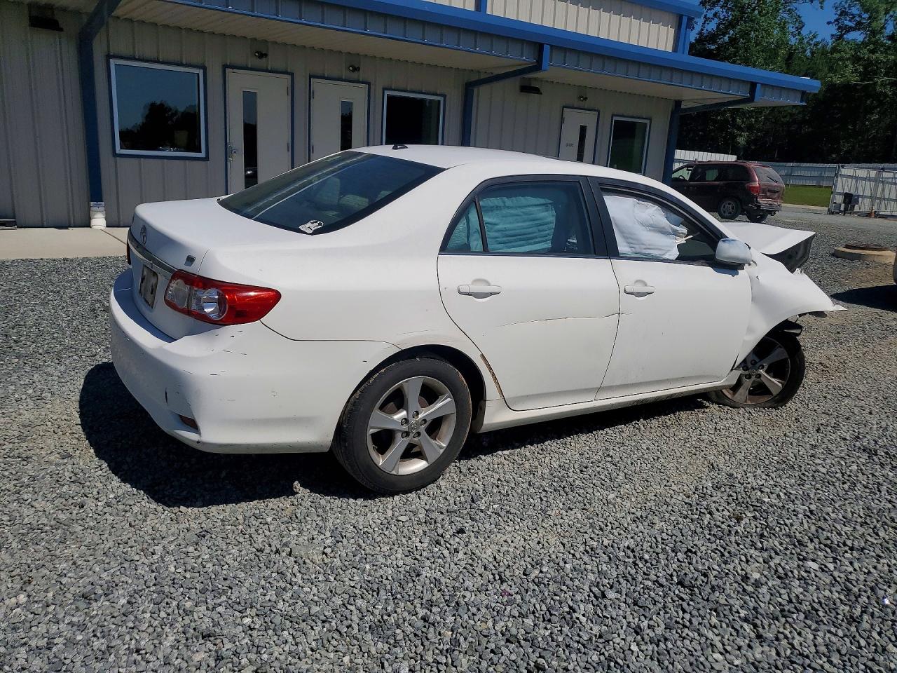 2013 Toyota Corolla Le White vin: 2T1BU4EE3DC935047