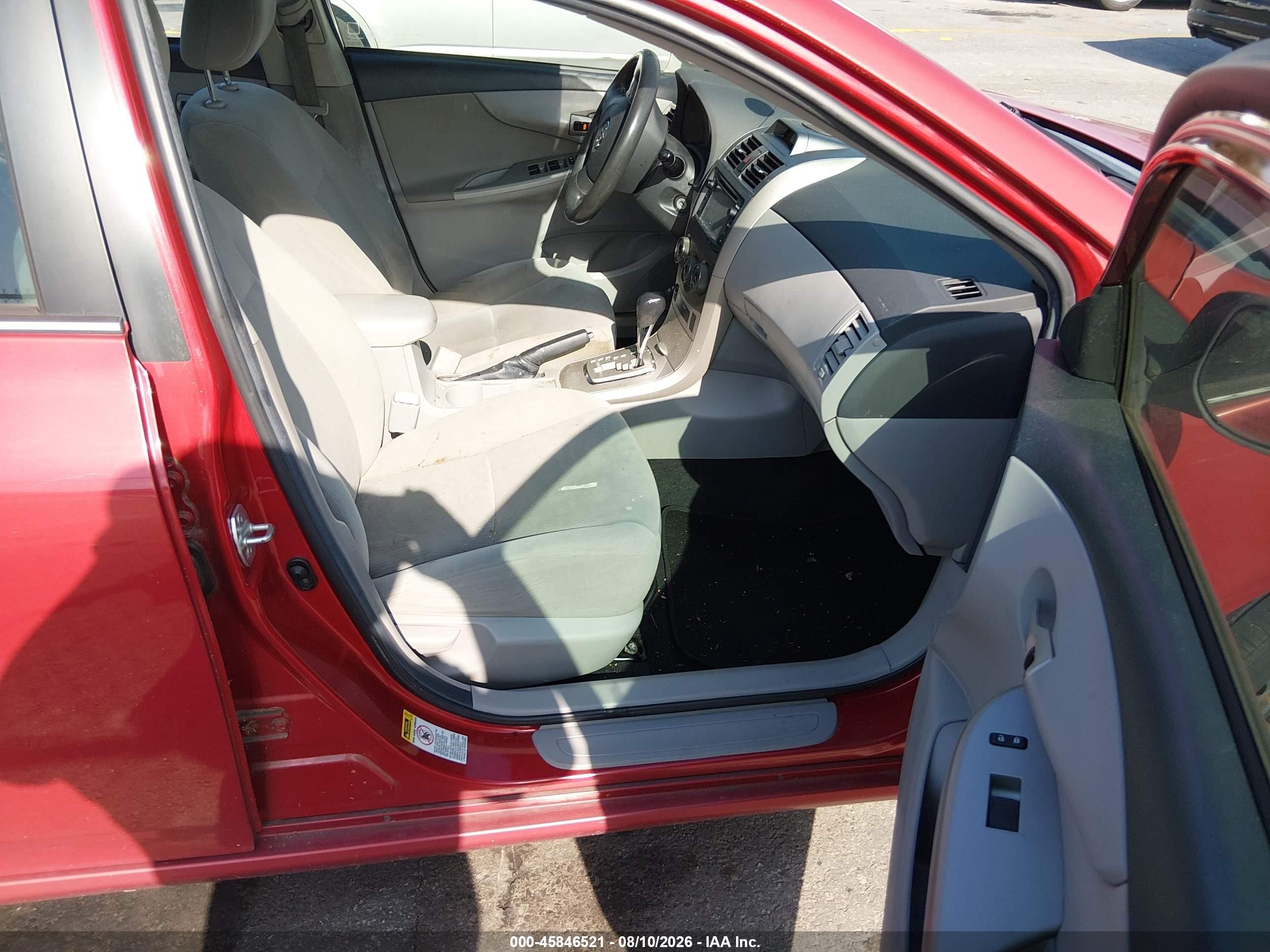 2013 Toyota Corolla Le Red vin: 2T1BU4EE3DC940989