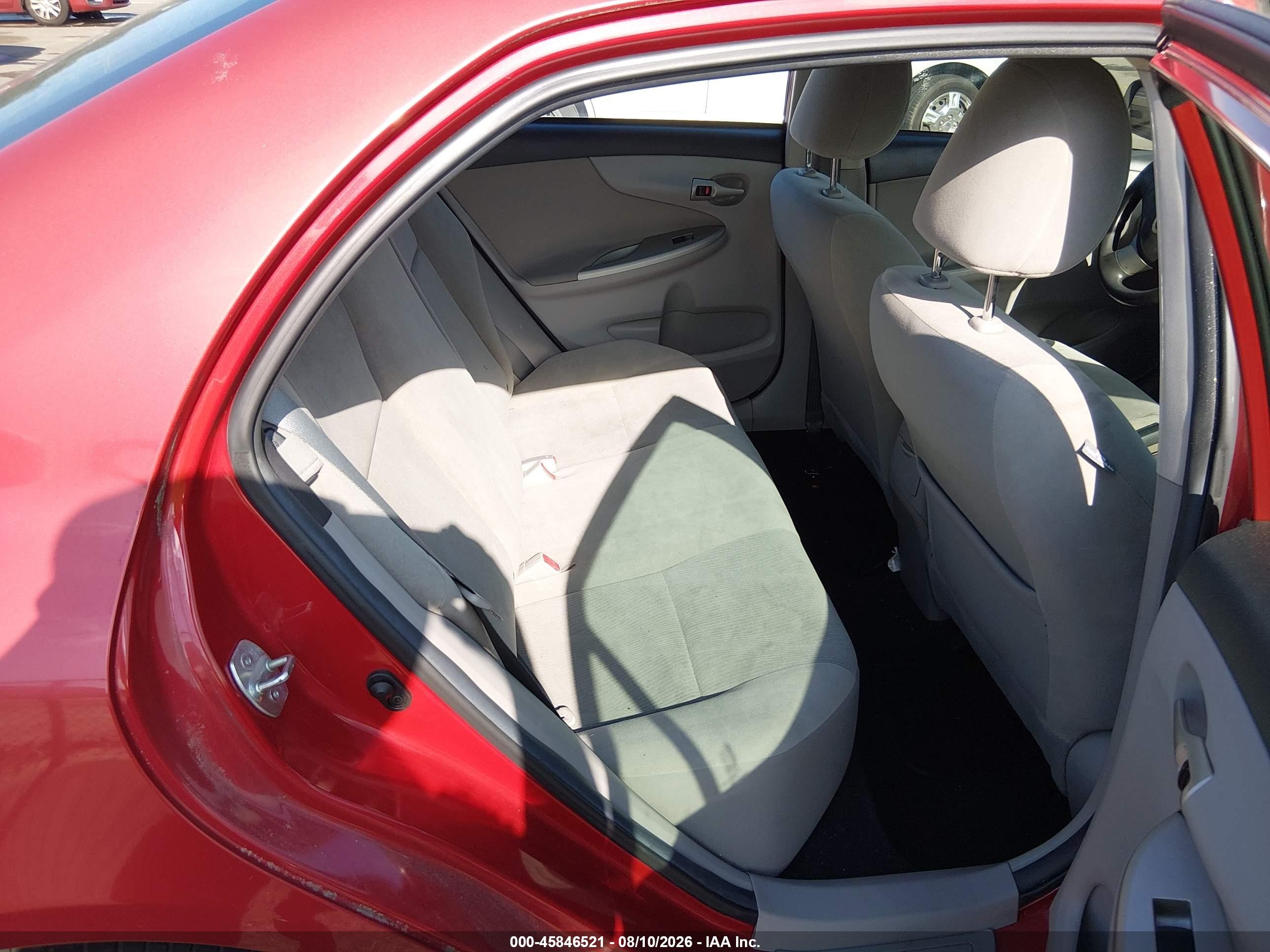 2013 Toyota Corolla Le Red vin: 2T1BU4EE3DC940989