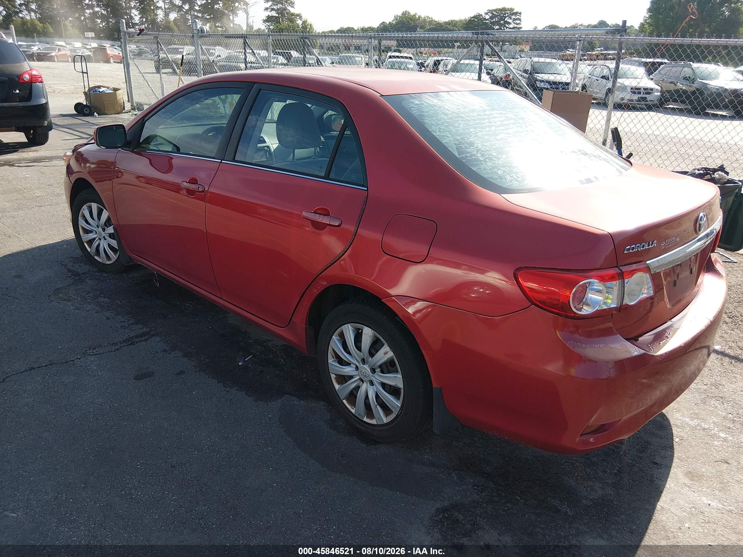 2013 Toyota Corolla Le Red vin: 2T1BU4EE3DC940989