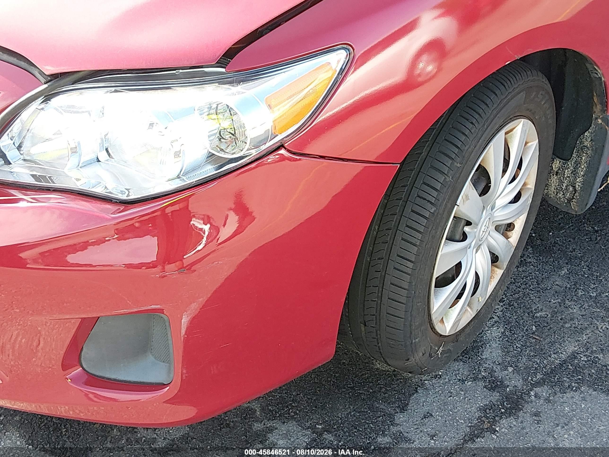2013 Toyota Corolla Le Red vin: 2T1BU4EE3DC940989