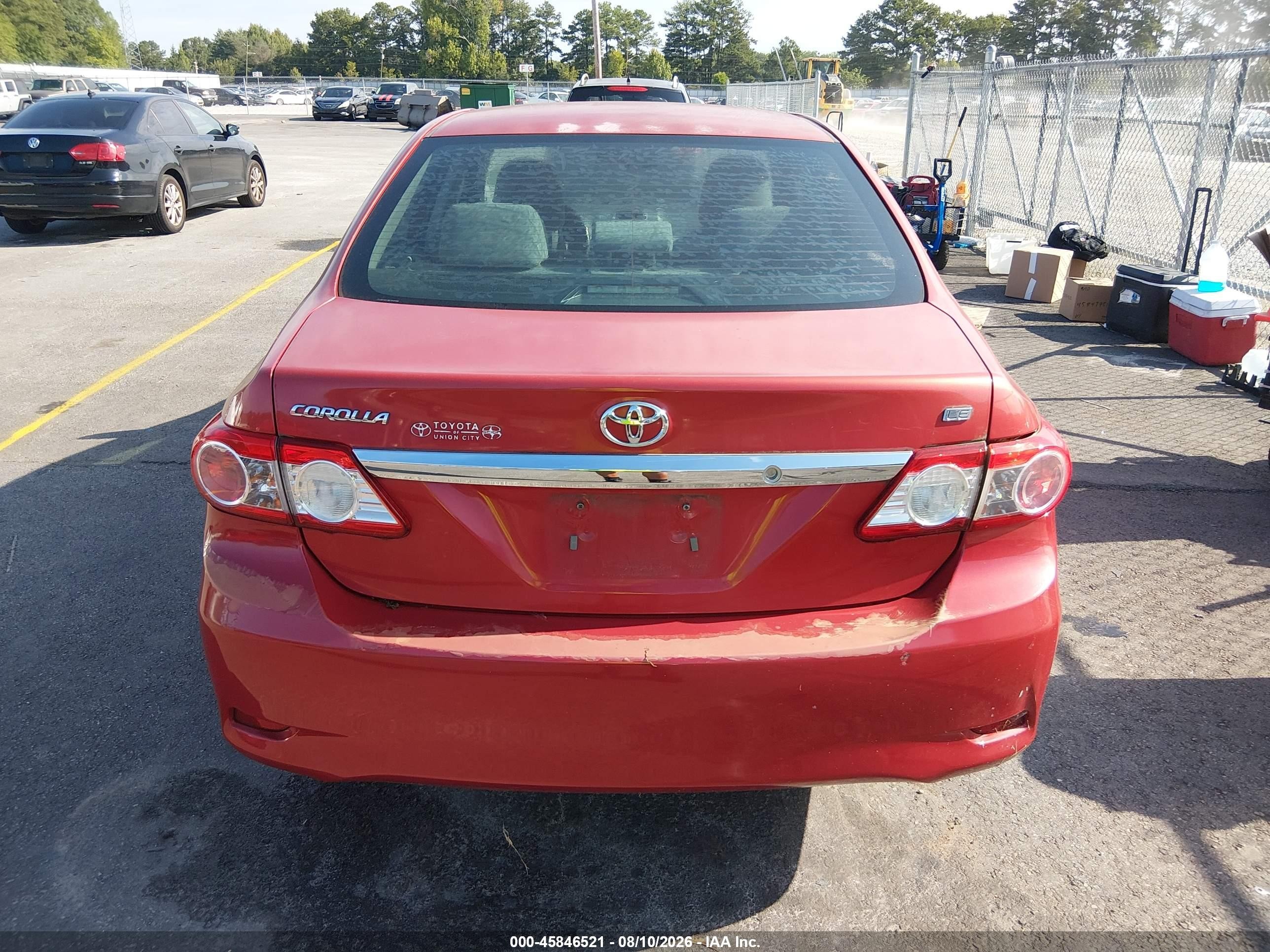 2013 Toyota Corolla Le Red vin: 2T1BU4EE3DC940989