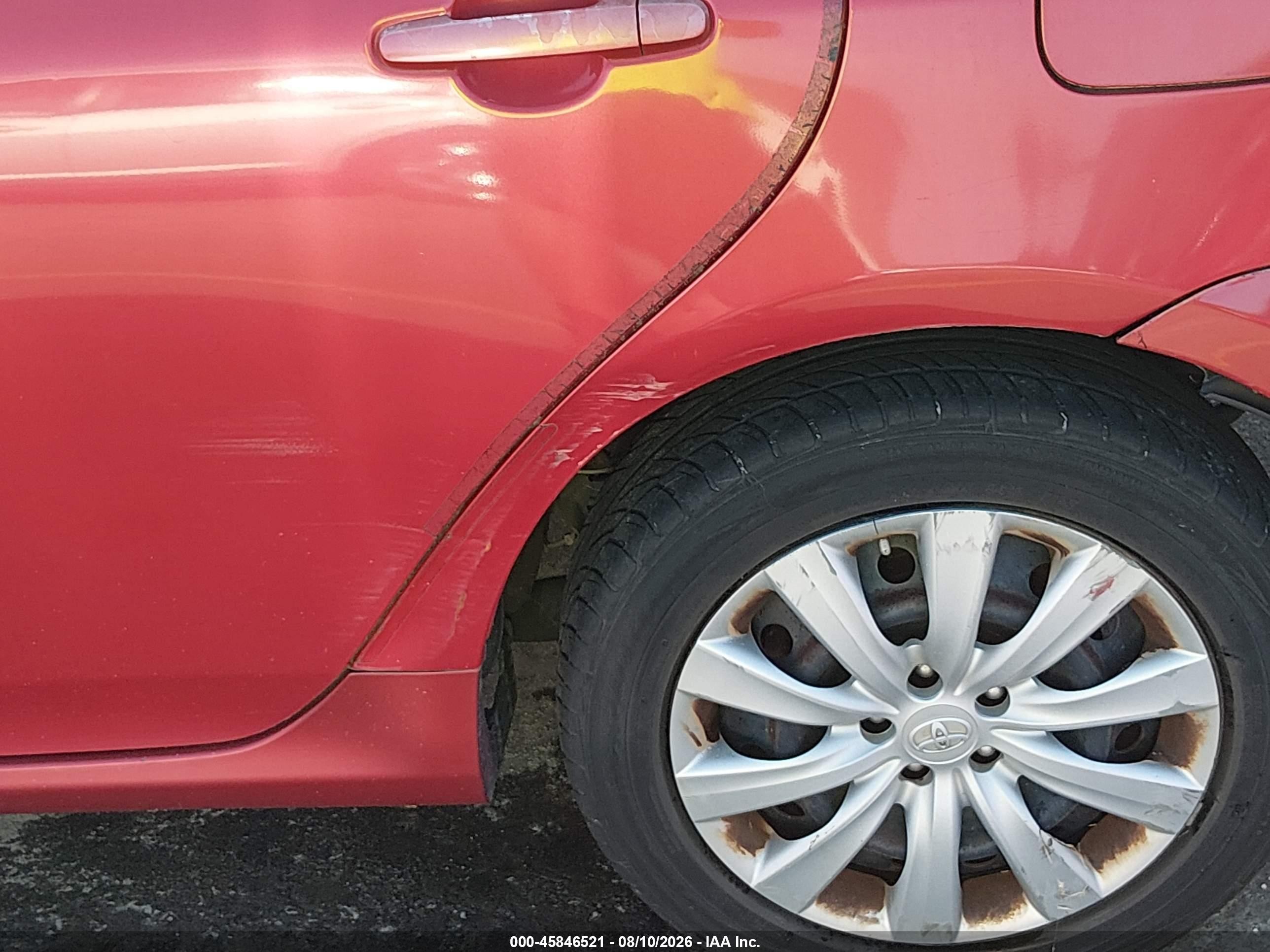 2013 Toyota Corolla Le Red vin: 2T1BU4EE3DC940989