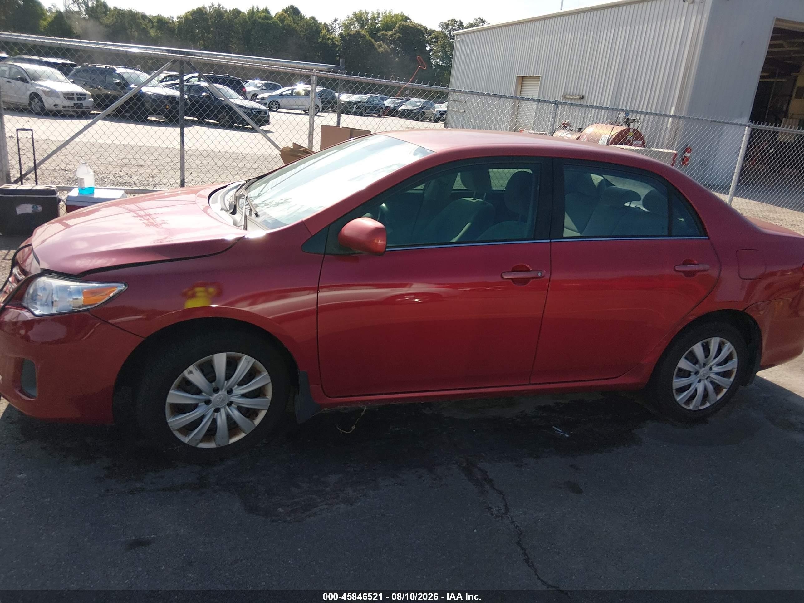 2013 Toyota Corolla Le Red vin: 2T1BU4EE3DC940989