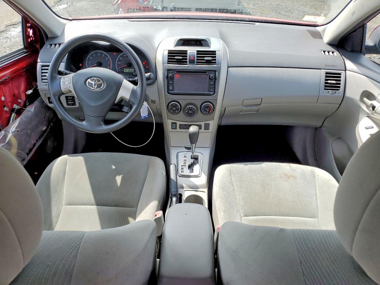 2013 Toyota Corolla Le Red vin: 2T1BU4EE3DC948221