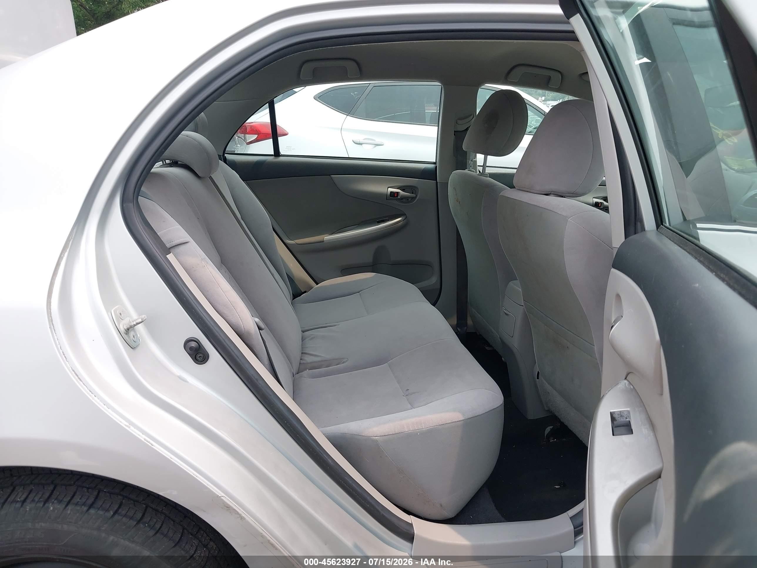 2013 Toyota Corolla Le Silver vin: 2T1BU4EE3DC951023