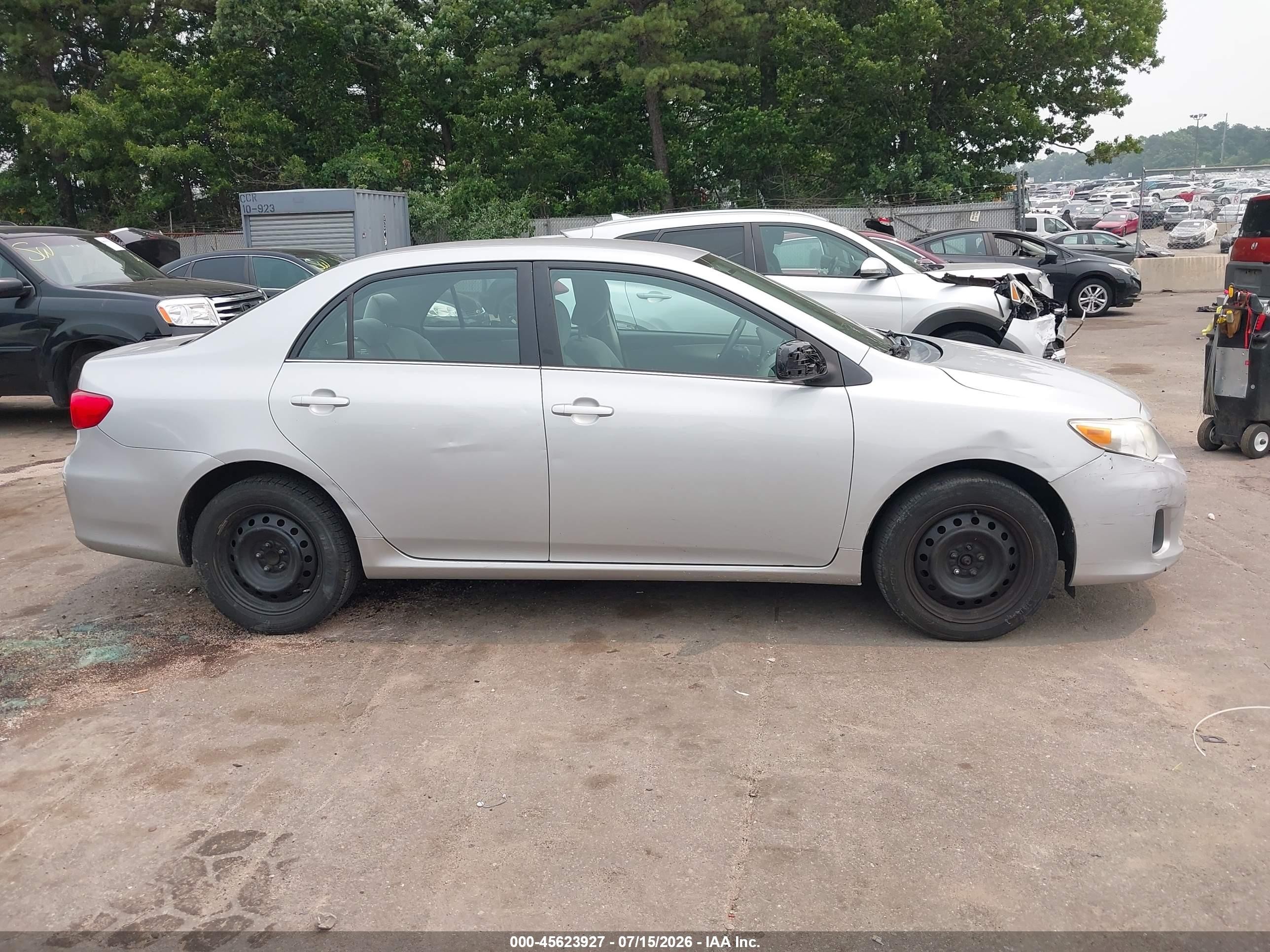 2013 Toyota Corolla Le Silver vin: 2T1BU4EE3DC951023