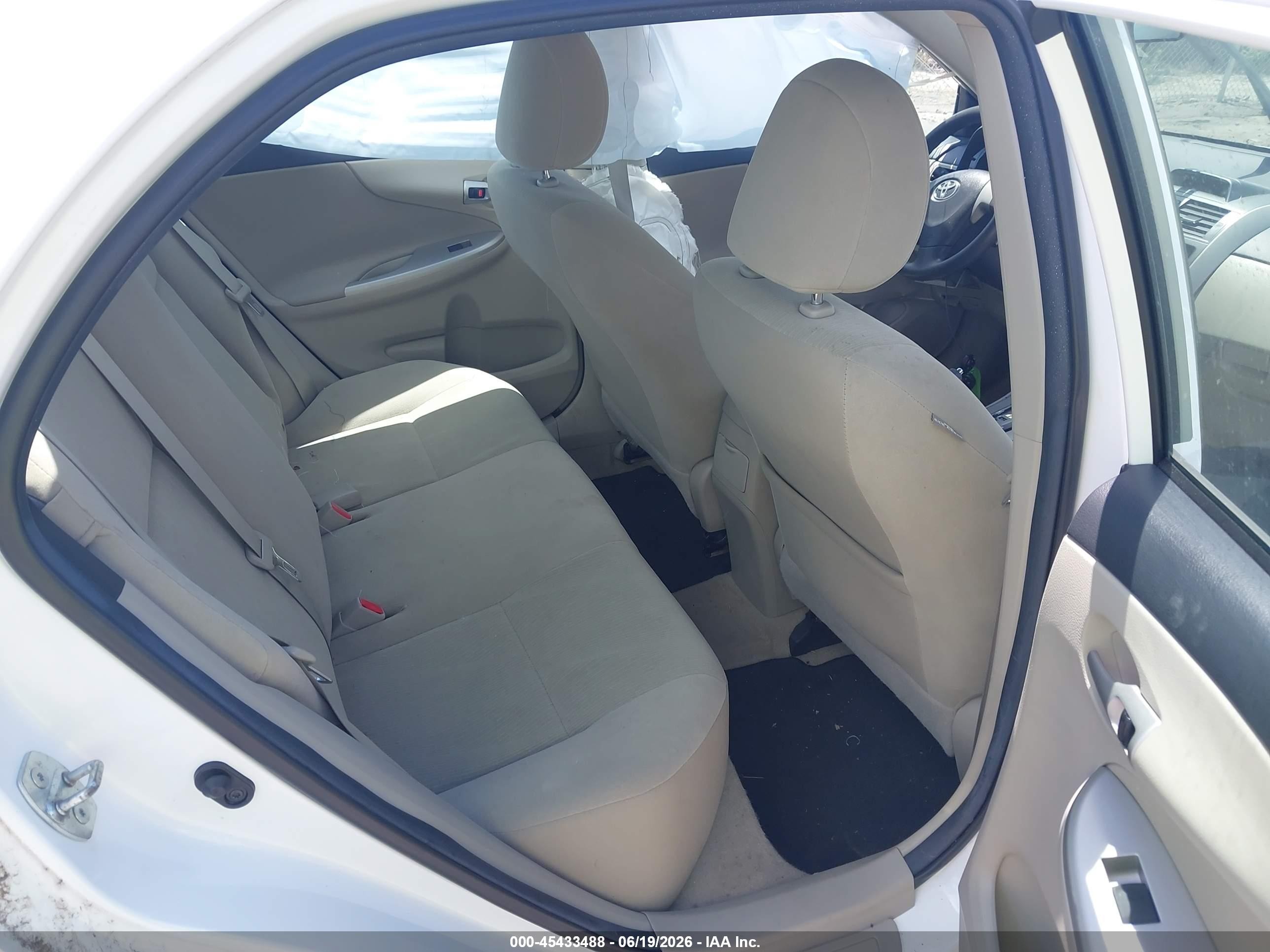 2013 Toyota Corolla Le White vin: 2T1BU4EE3DC958960