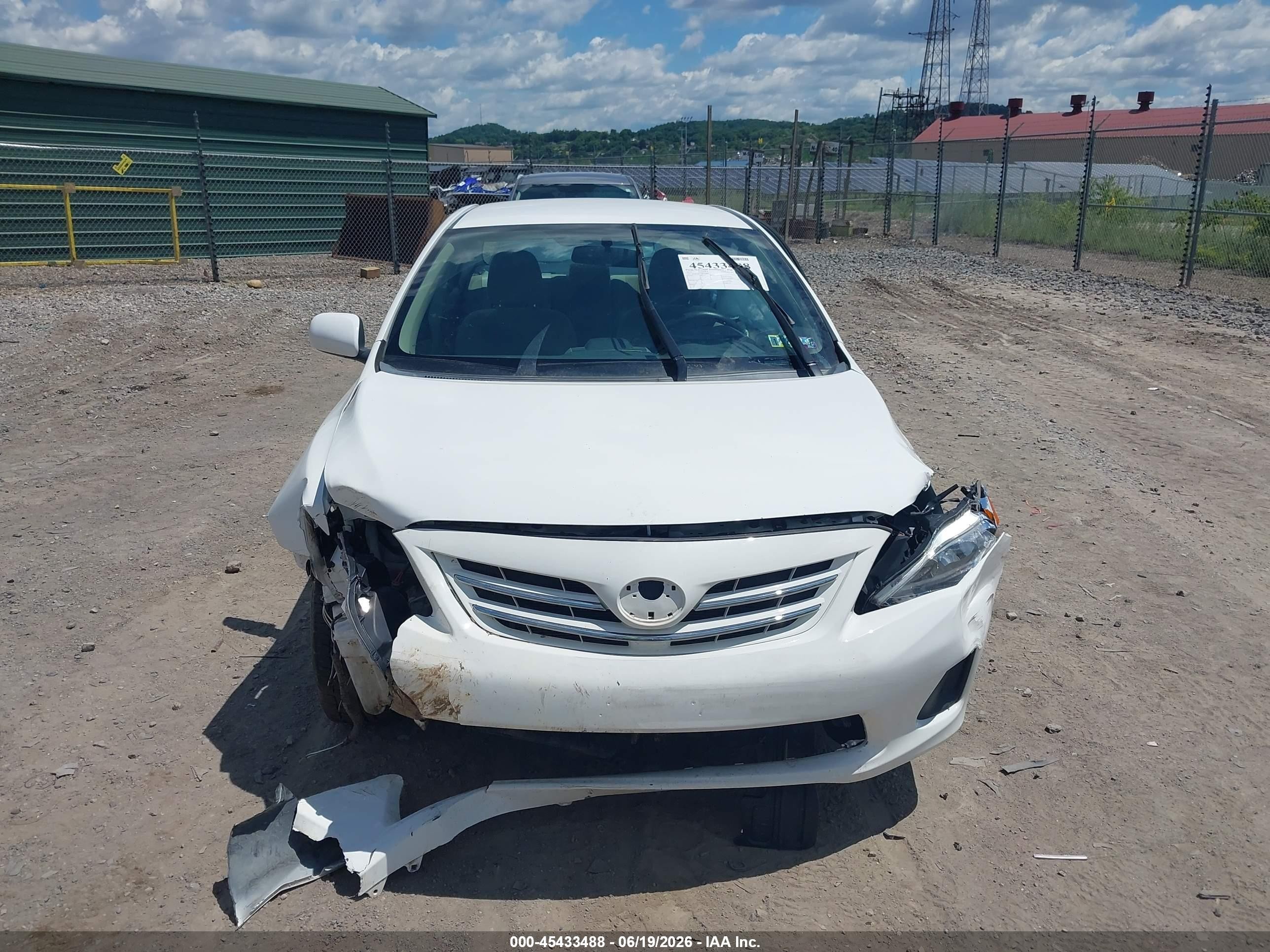 2013 Toyota Corolla Le White vin: 2T1BU4EE3DC958960