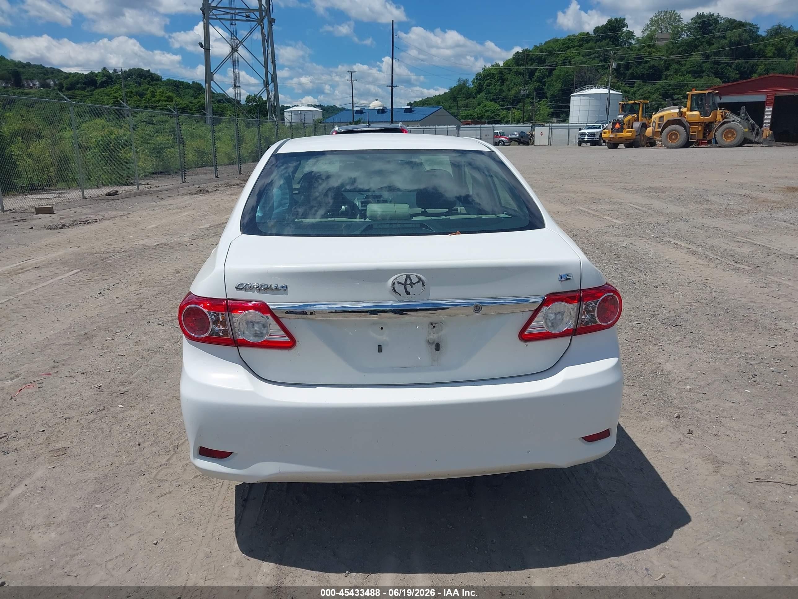 2013 Toyota Corolla Le White vin: 2T1BU4EE3DC958960