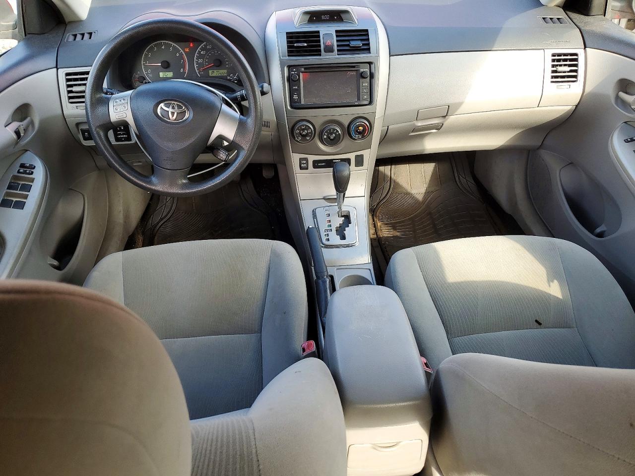 2013 Toyota Corolla Le Red vin: 2T1BU4EE3DC961986