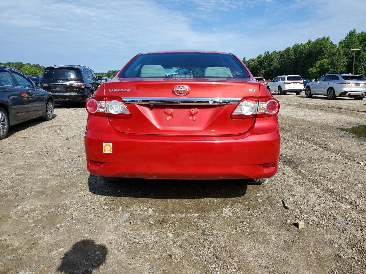2013 Toyota Corolla Le Red vin: 2T1BU4EE3DC961986