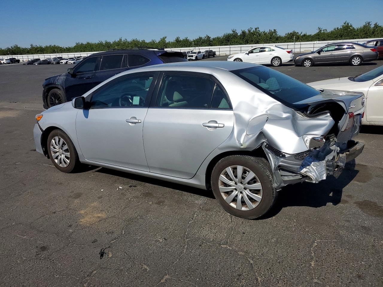 2013 Toyota Corolla Le Silver vin: 2T1BU4EE3DC987729