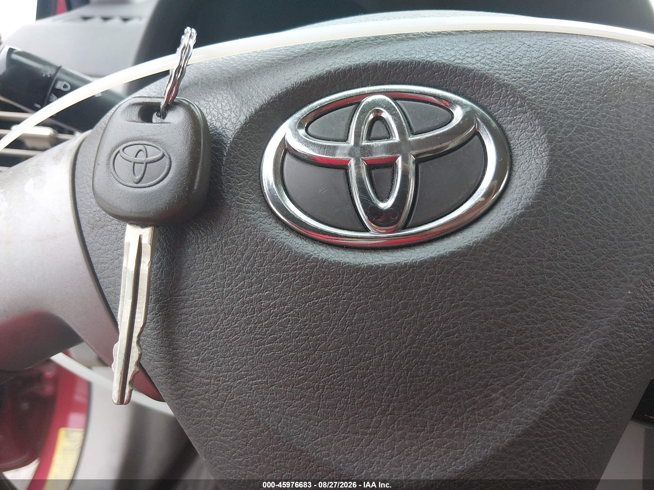 2010 Toyota Corolla Le Red vin: 2T1BU4EE4AC238661