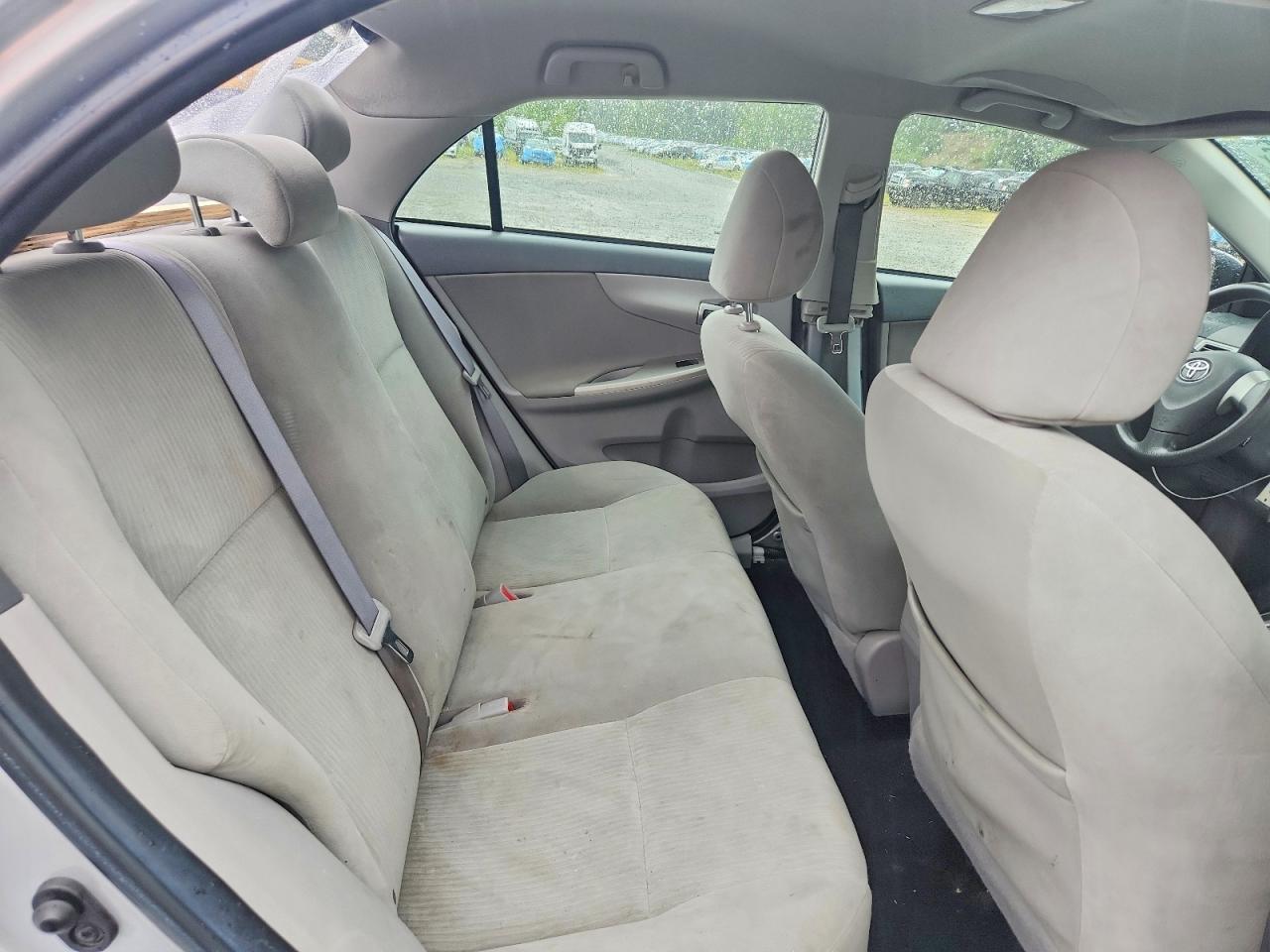 2010 Toyota Corolla Le Silver vin: 2T1BU4EE4AC242841