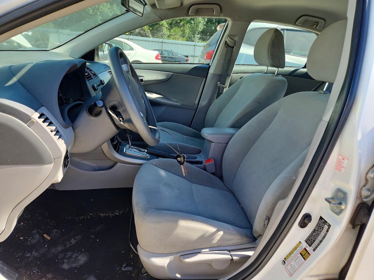 2010 Toyota Corolla Le White vin: 2T1BU4EE4AC276410