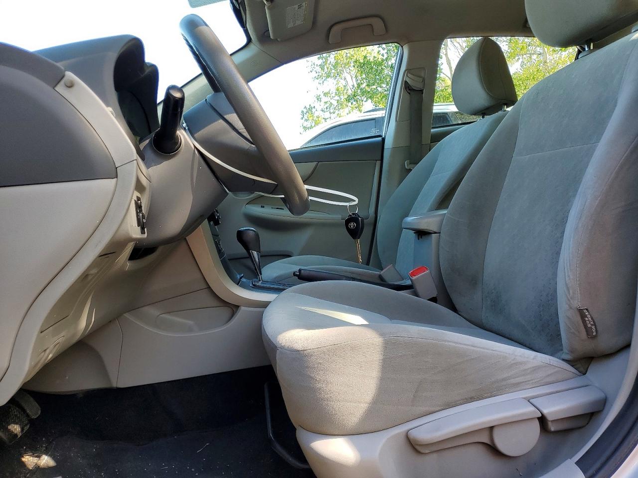 2010 Toyota Corolla Base Silver vin: 2T1BU4EE4AC301581