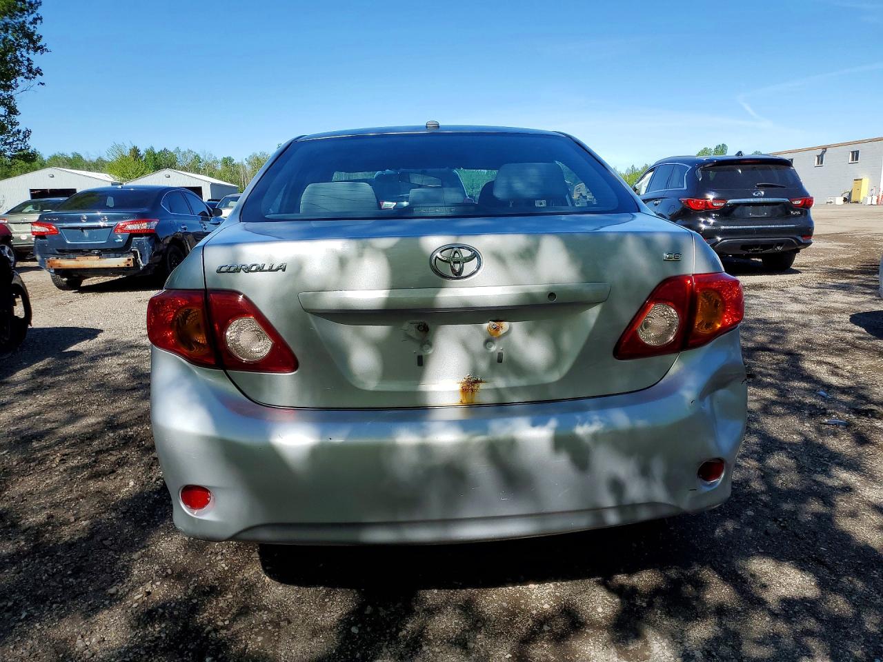 2010 Toyota Corolla Base Silver vin: 2T1BU4EE4AC301581