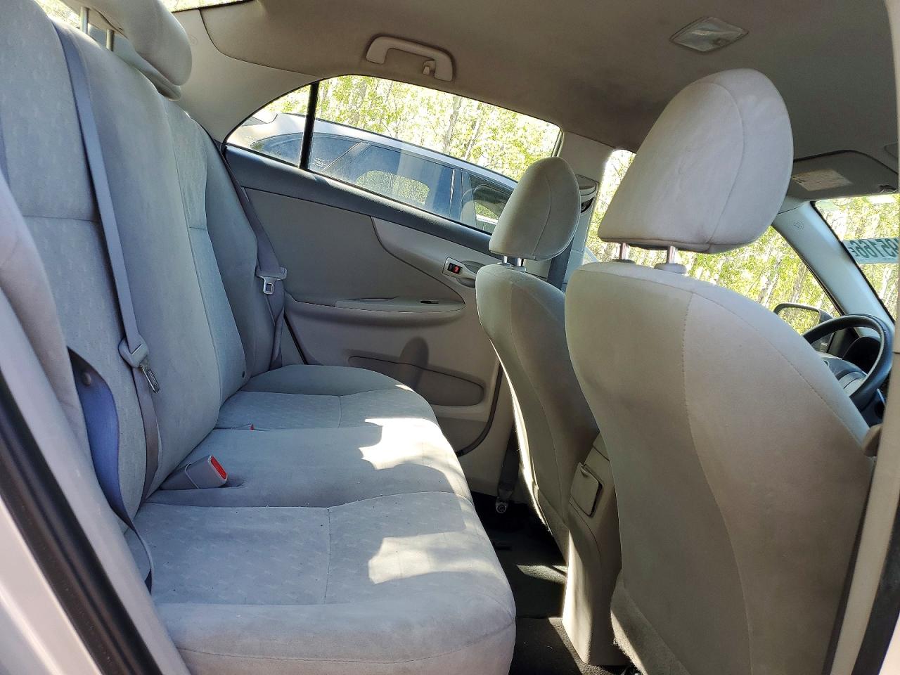 2010 Toyota Corolla Base Silver vin: 2T1BU4EE4AC301581