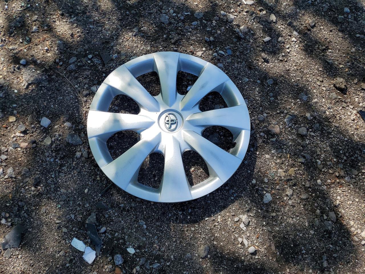 2010 Toyota Corolla Base Silver vin: 2T1BU4EE4AC301581