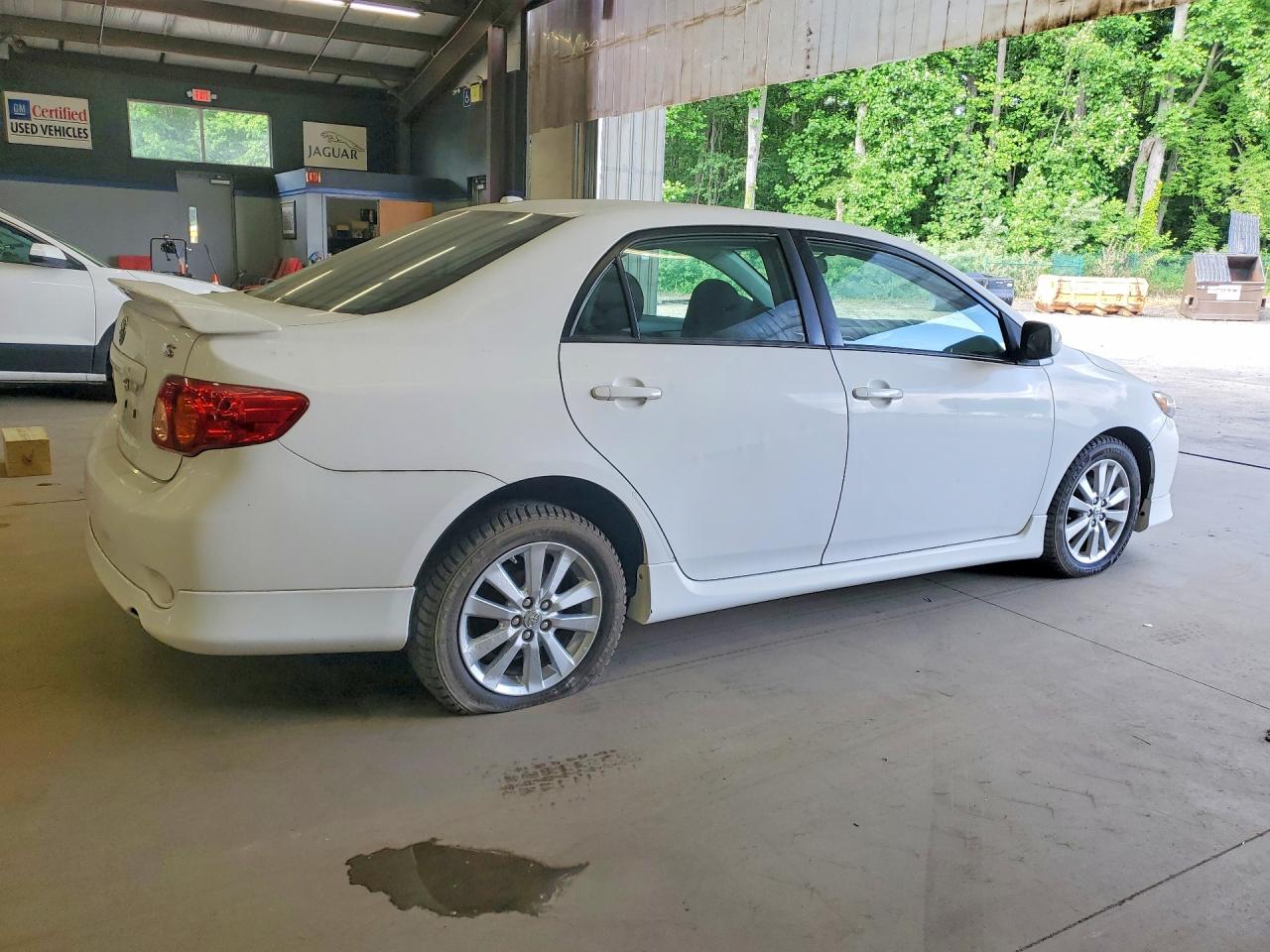 2010 Toyota Corolla S White vin: 2T1BU4EE4AC331812