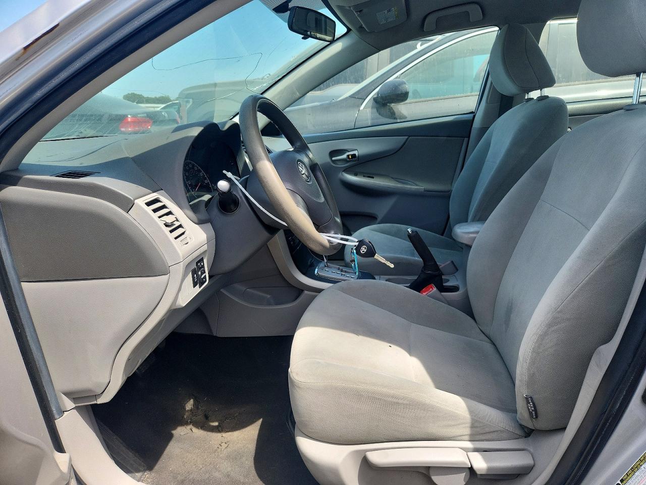 2010 Toyota Corolla Le Silver vin: 2T1BU4EE4AC342065